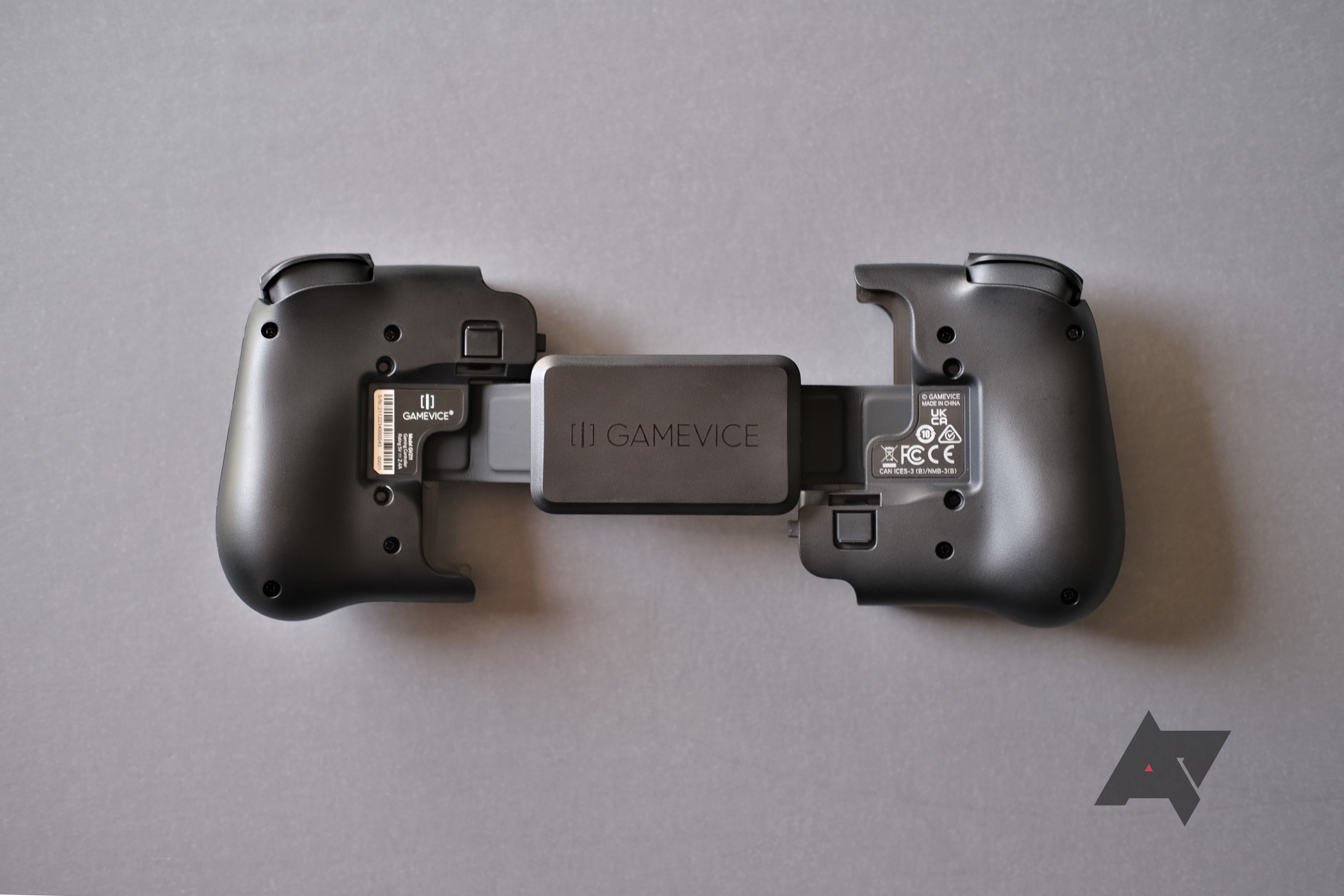 Gamevice Flex hands-on rear deployment