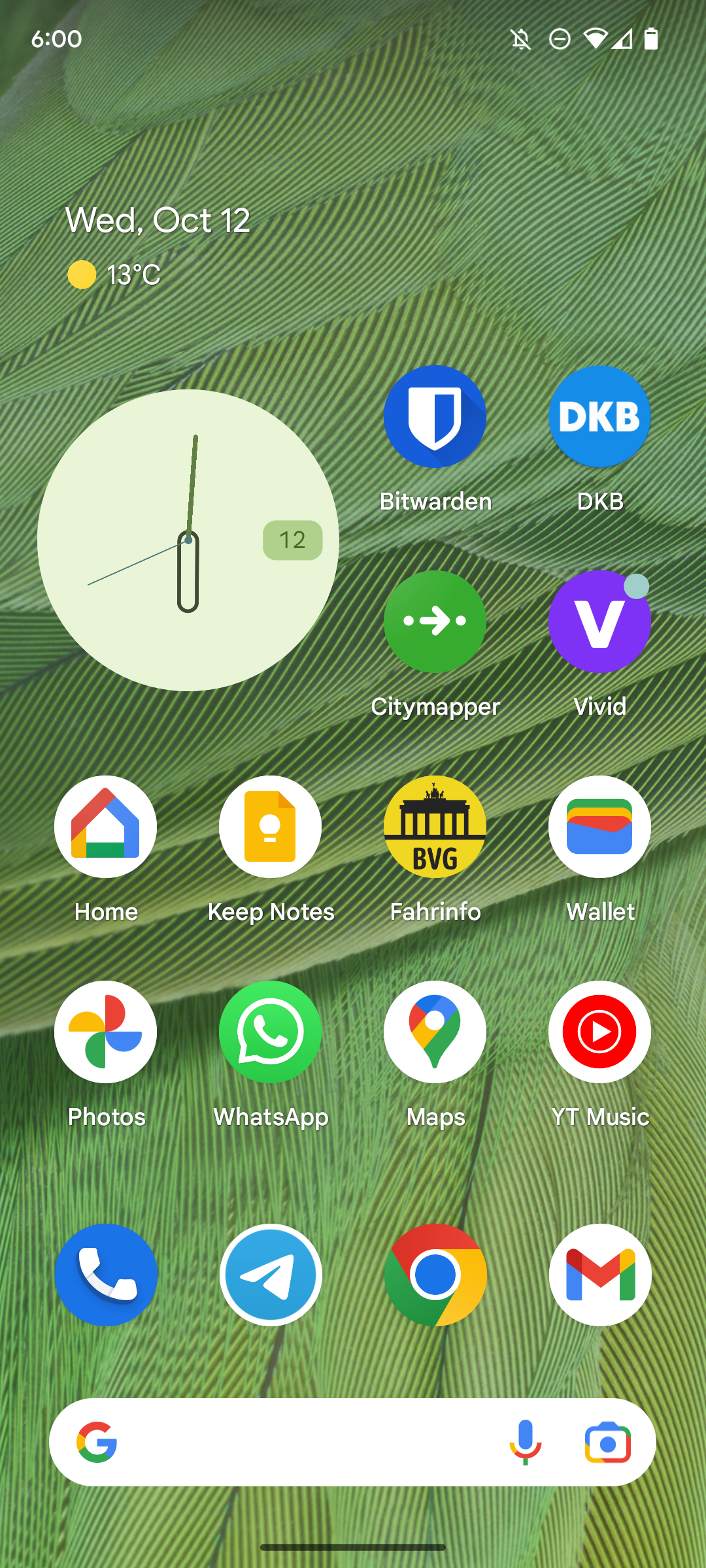 Screenshot of the Google Pixel 7's home screen