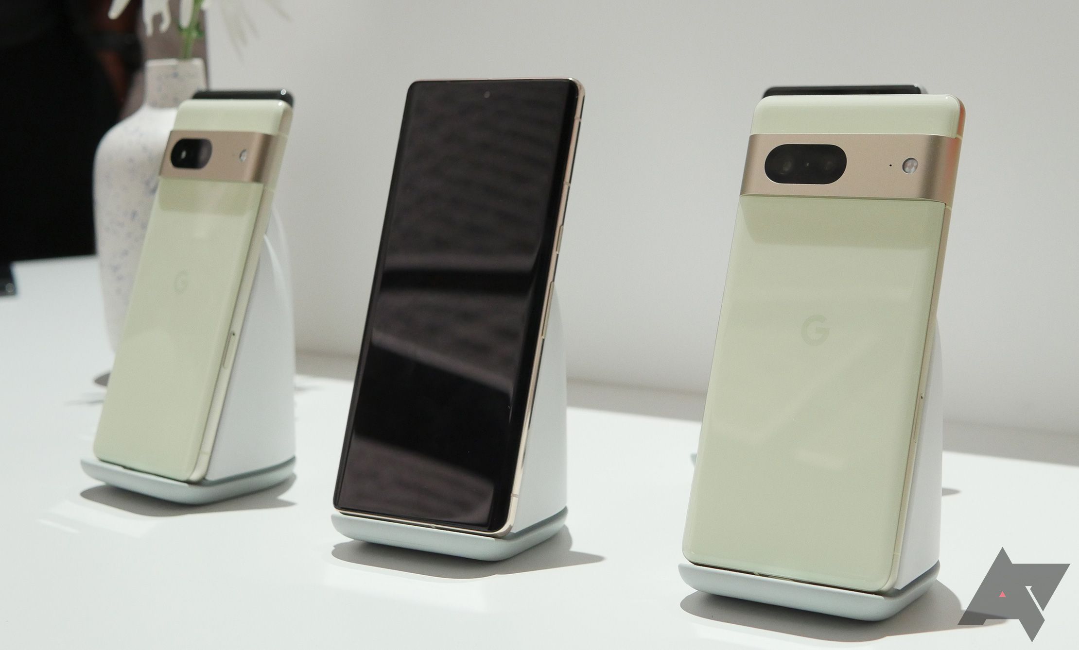 The Google Pixel 7 lemongrass being displayed at a store