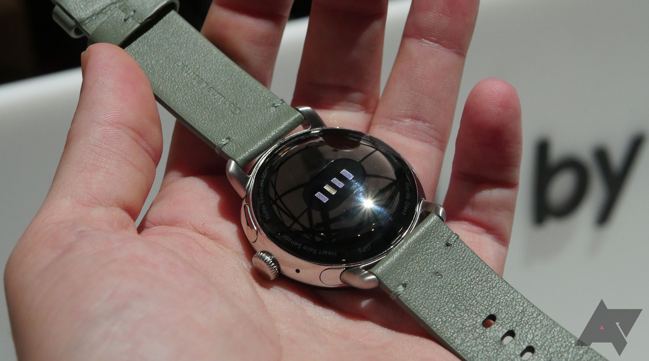 pixel-watch-band-attached-2