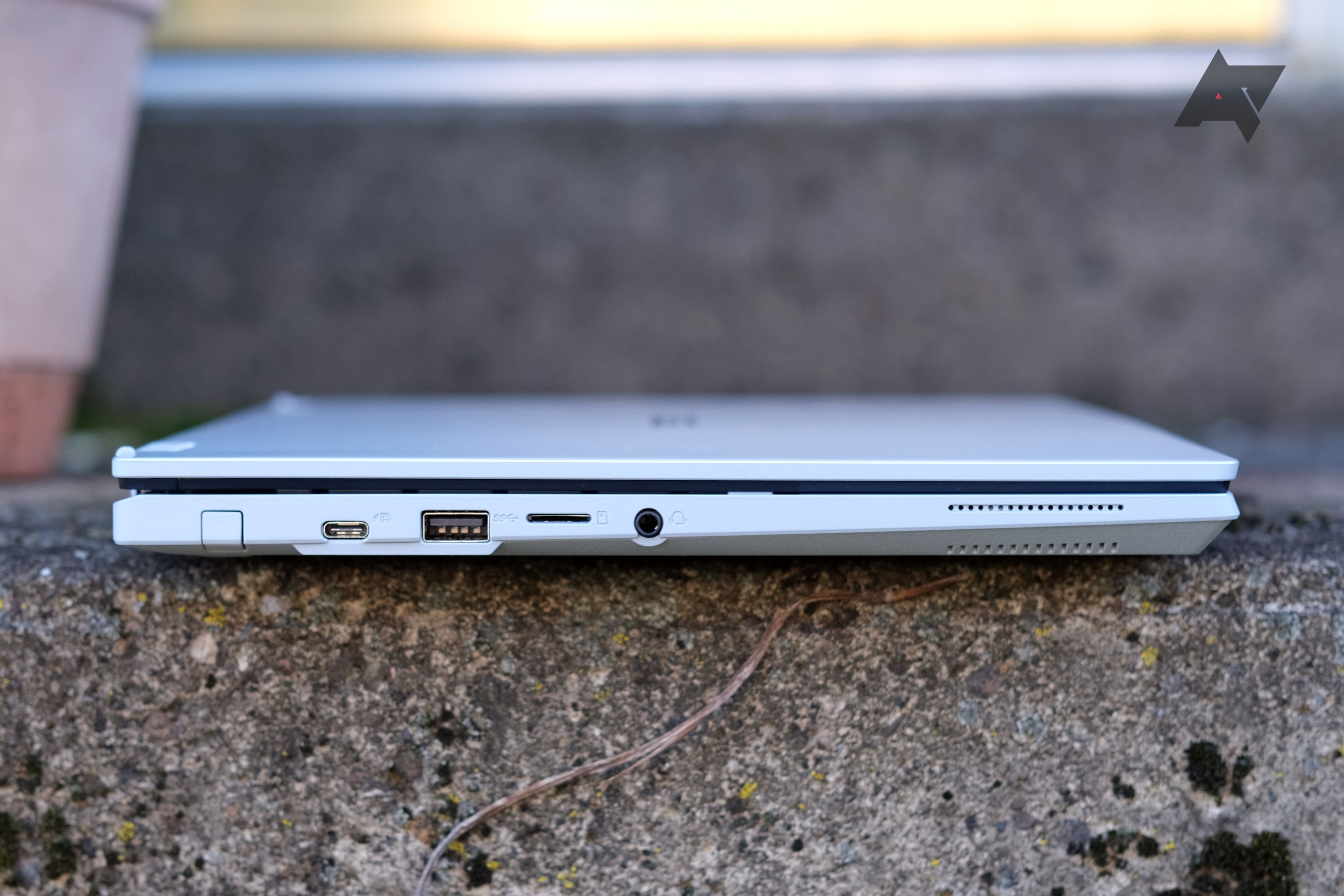 Chromebook Flip CX3400 review left ports