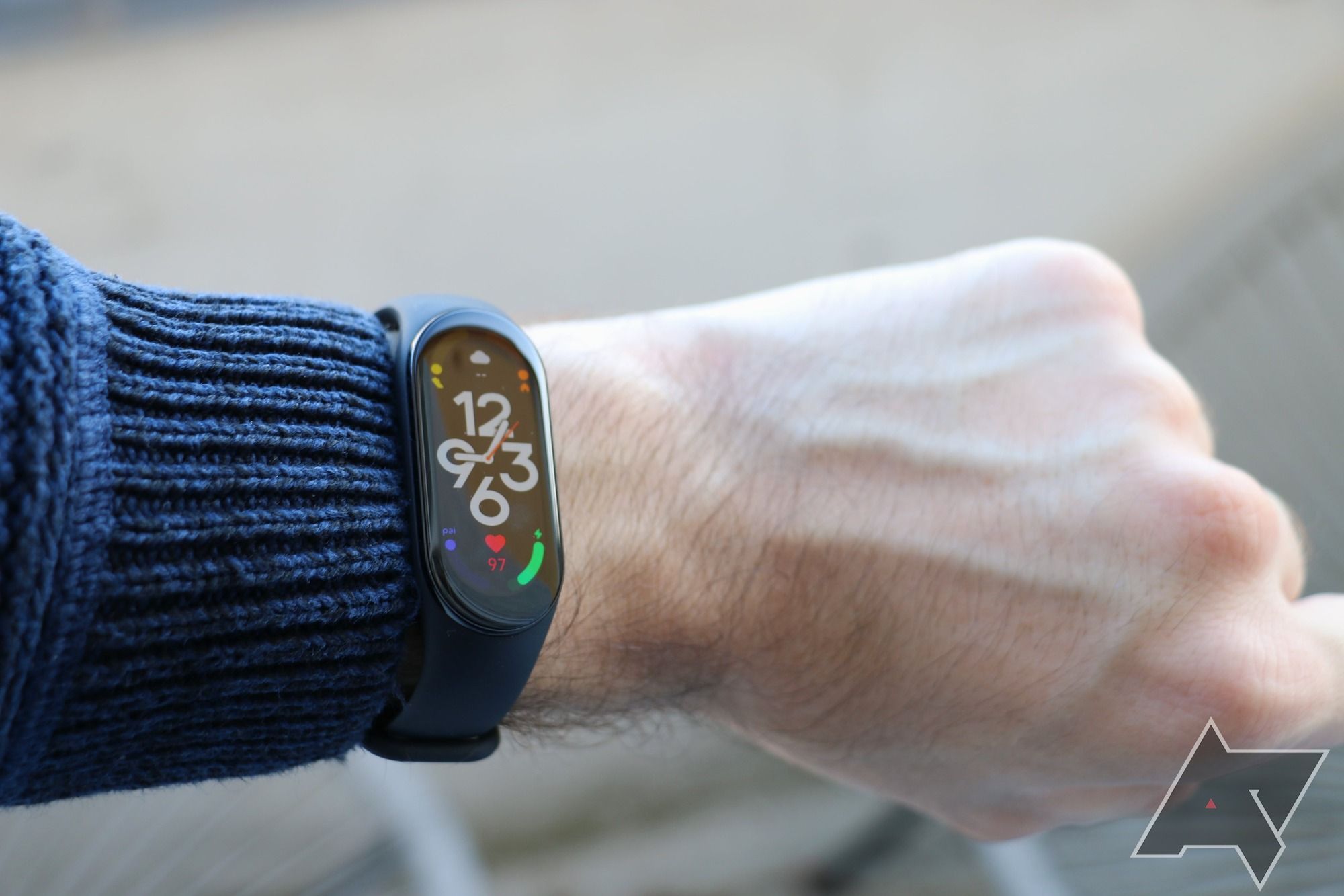 xiaomi-smart-band-7-on-wrist