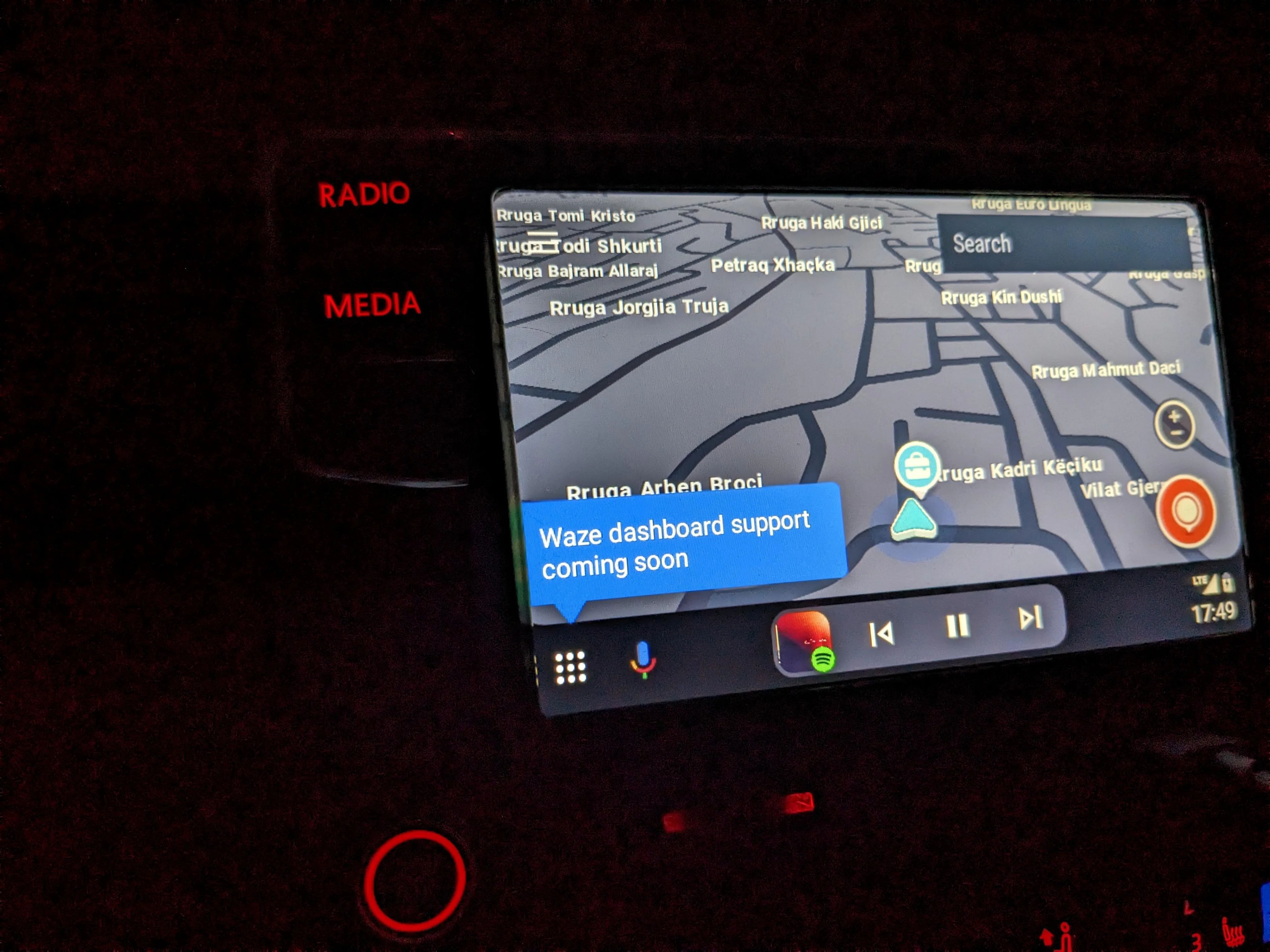 Android Auto redesign adds split-screen mode to all displays - 9to5Google