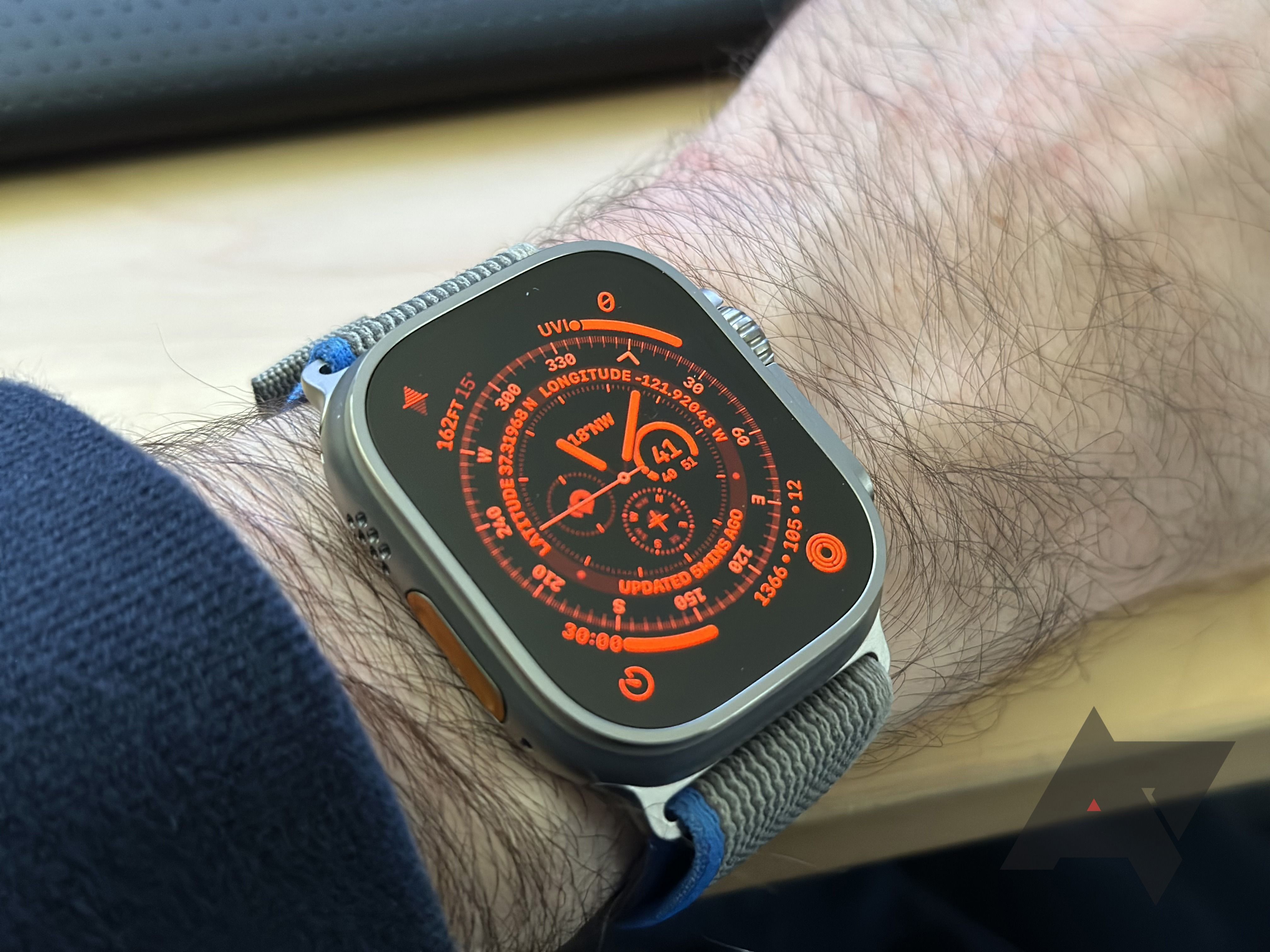 apple-watch-ultra-red-face