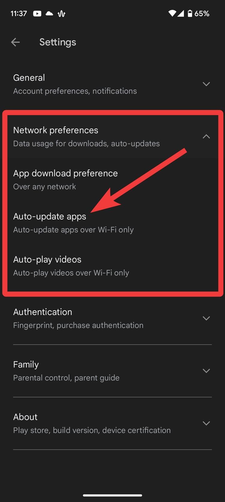 The Google Play Store Settings menu with a red box around app update related options and a red arrow pointing to Auto-update apps