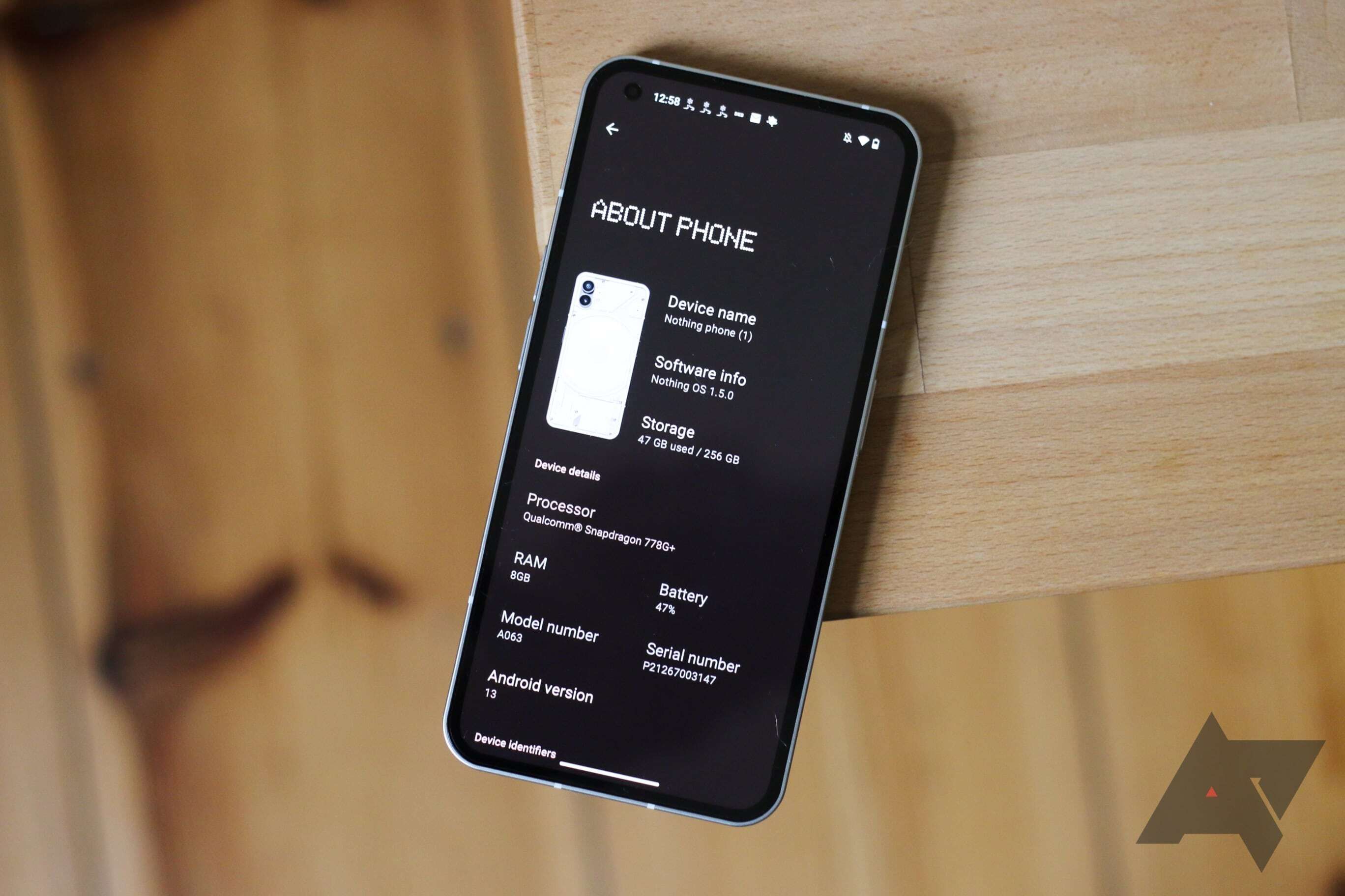 Nothing-Phone-1-Android-13-beta-hands-on-held