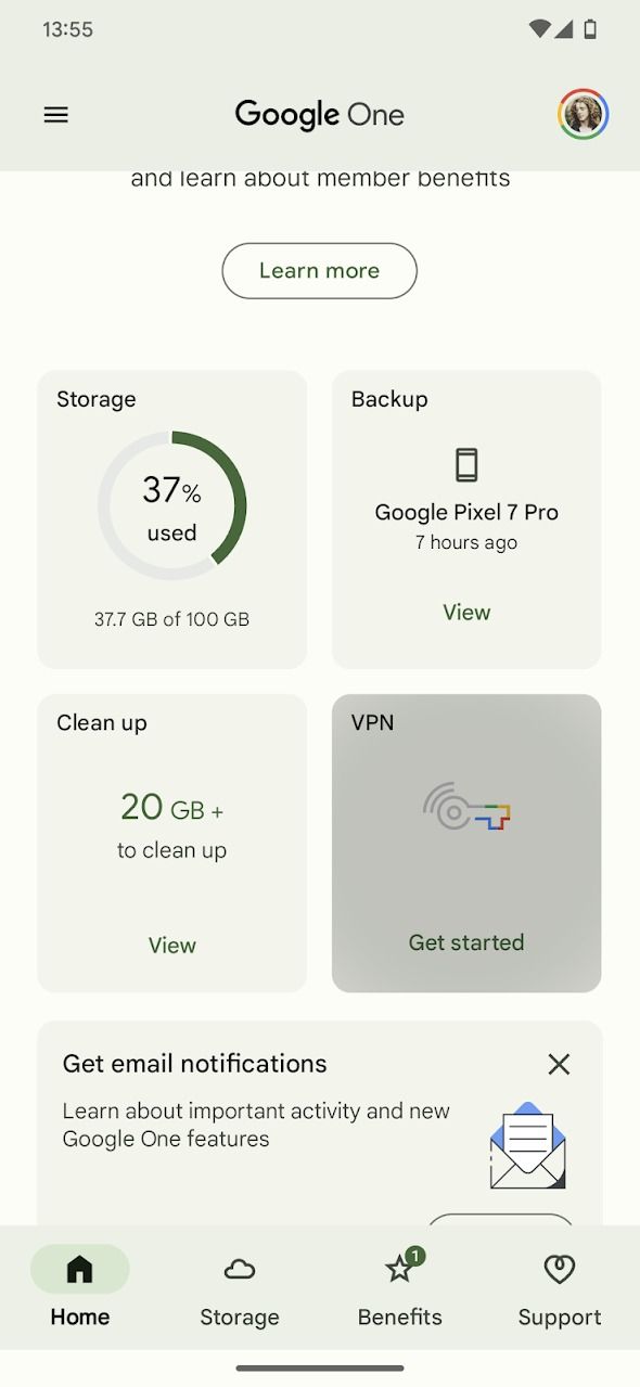Halaman beranda aplikasi Google One dengan ubin VPN dipilih