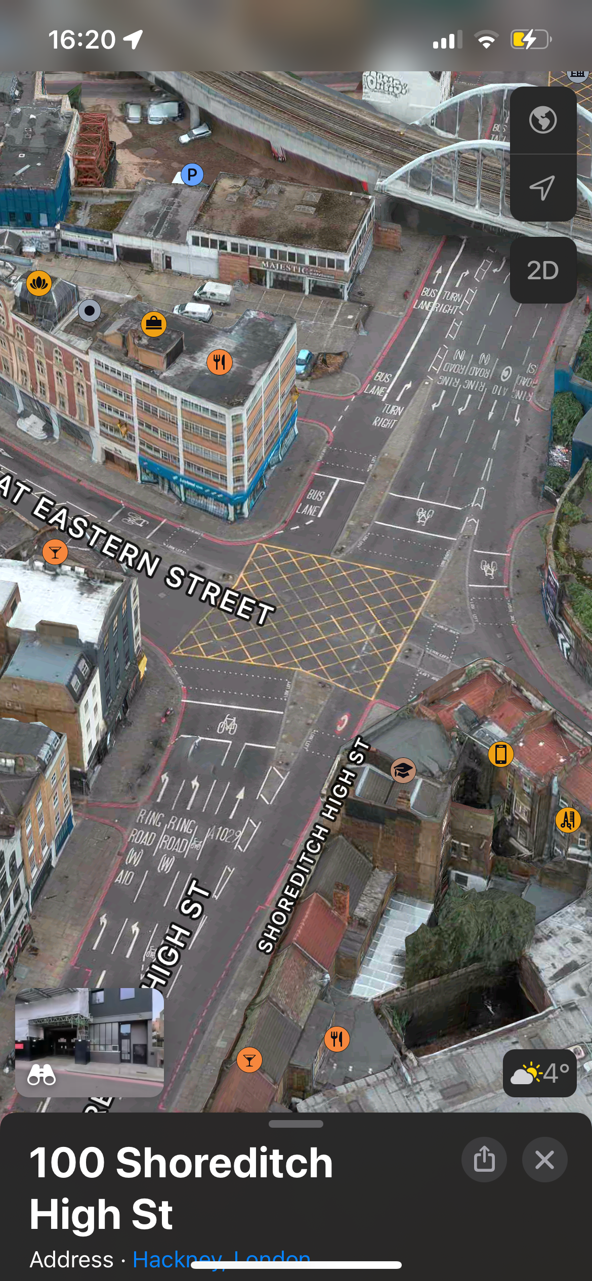 Tampilan satelit Apple Maps menampilkan persimpangan jalan di London dalam 3D