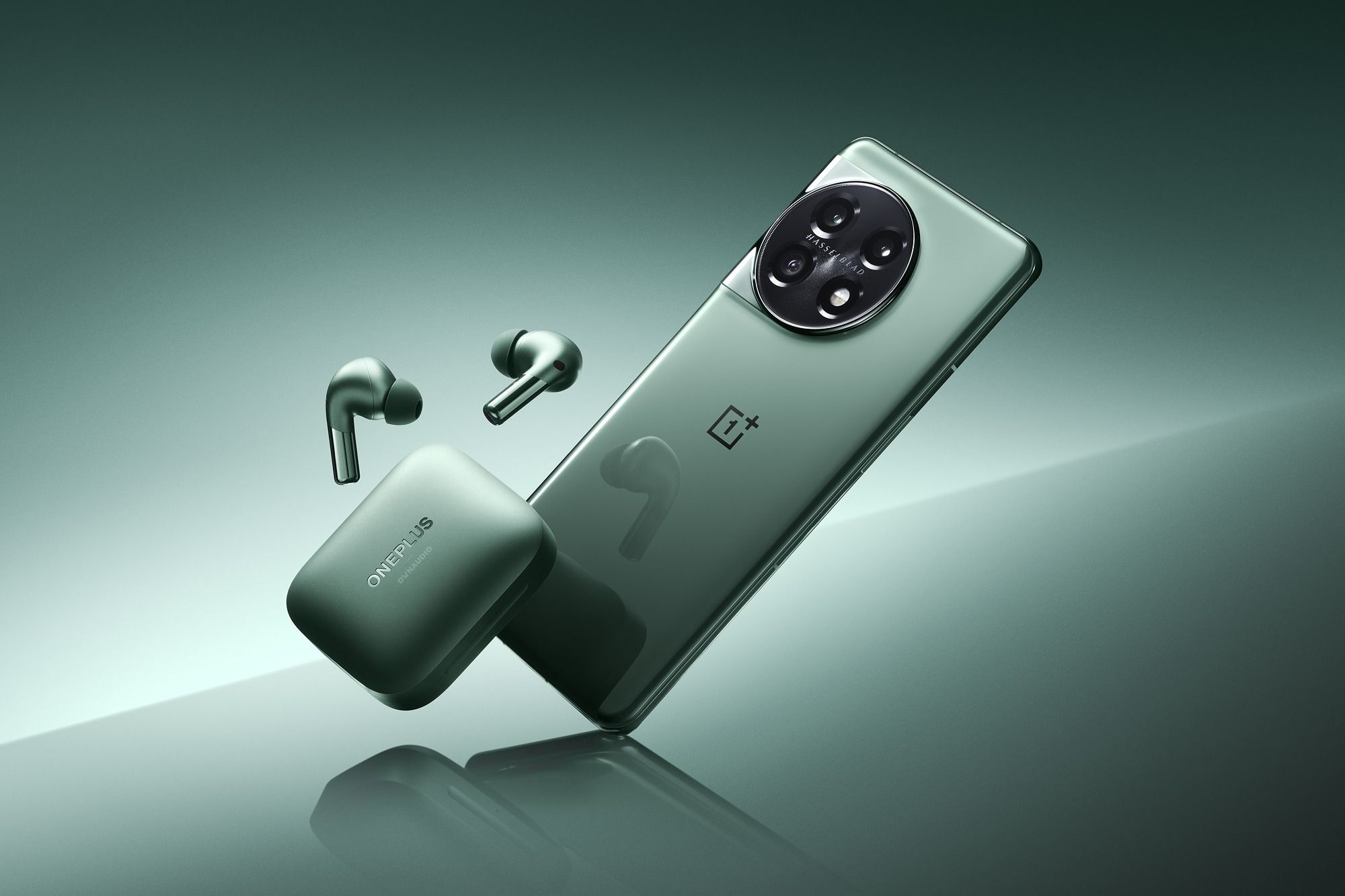 OnePlus 11 and OnePlus Buds Pro 2 in green
