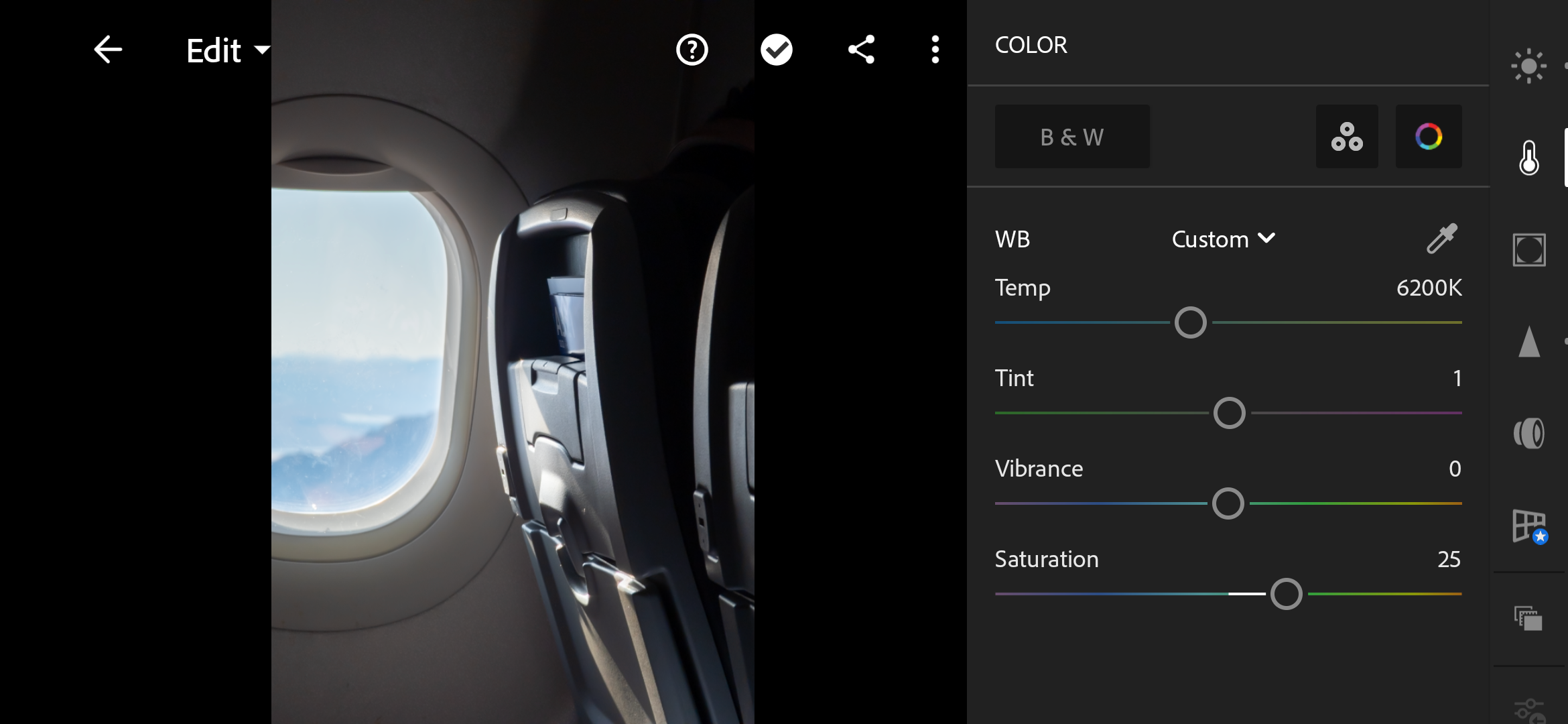 Tangkapan layar alat Warna Adobe Lightroom Mobile.