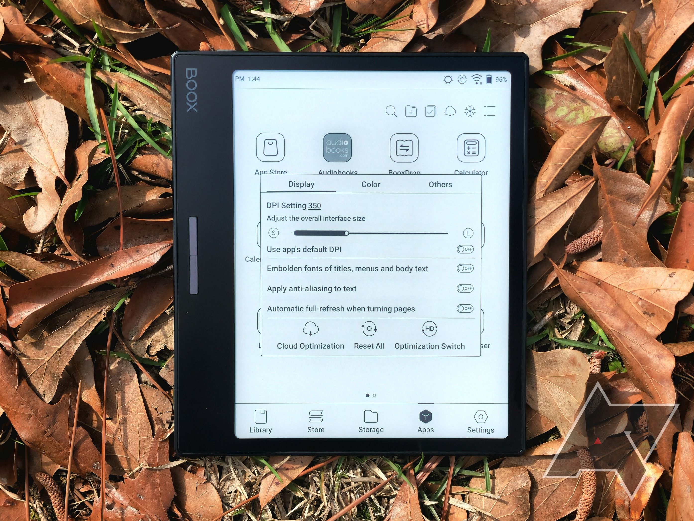 The Onyx Boox Leaf 2 E-Reader Doesn't Lock You To One Book Store