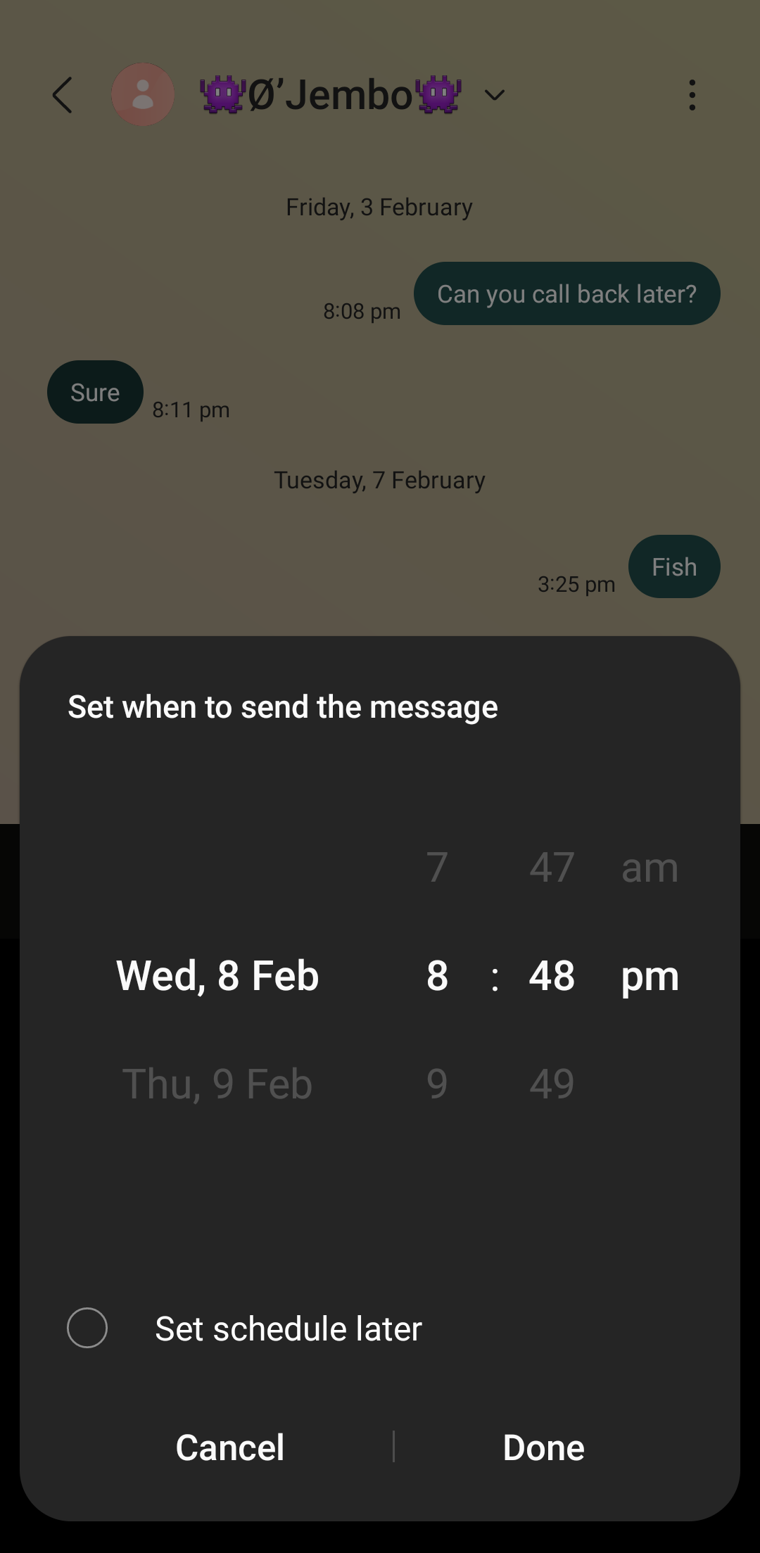 Jam untuk menjadwalkan pesan di aplikasi Pesan Samsung