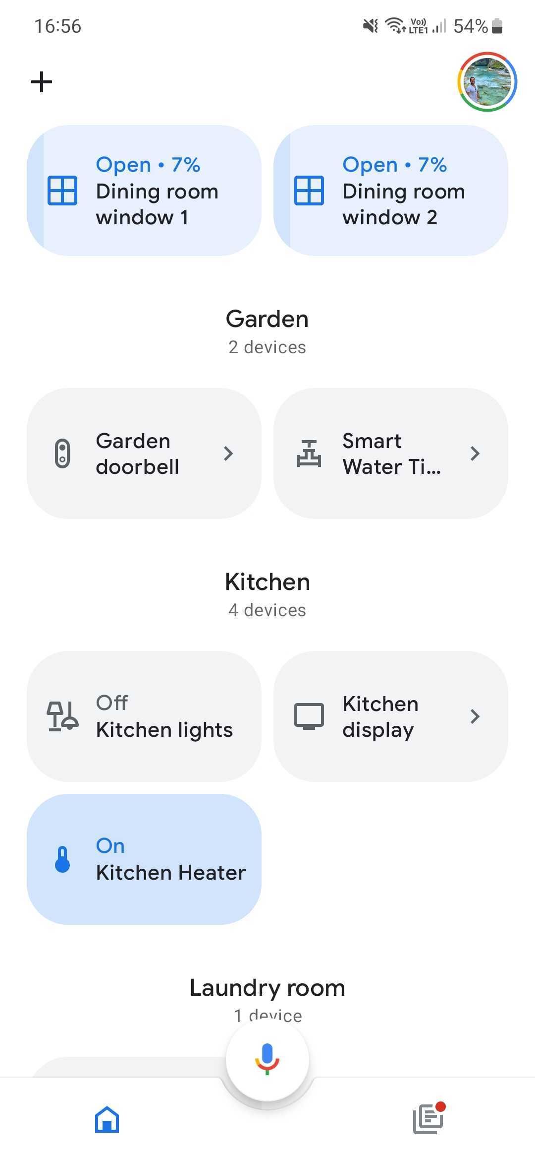Aplikasi Google Home menampilkan berbagai perangkat smart home