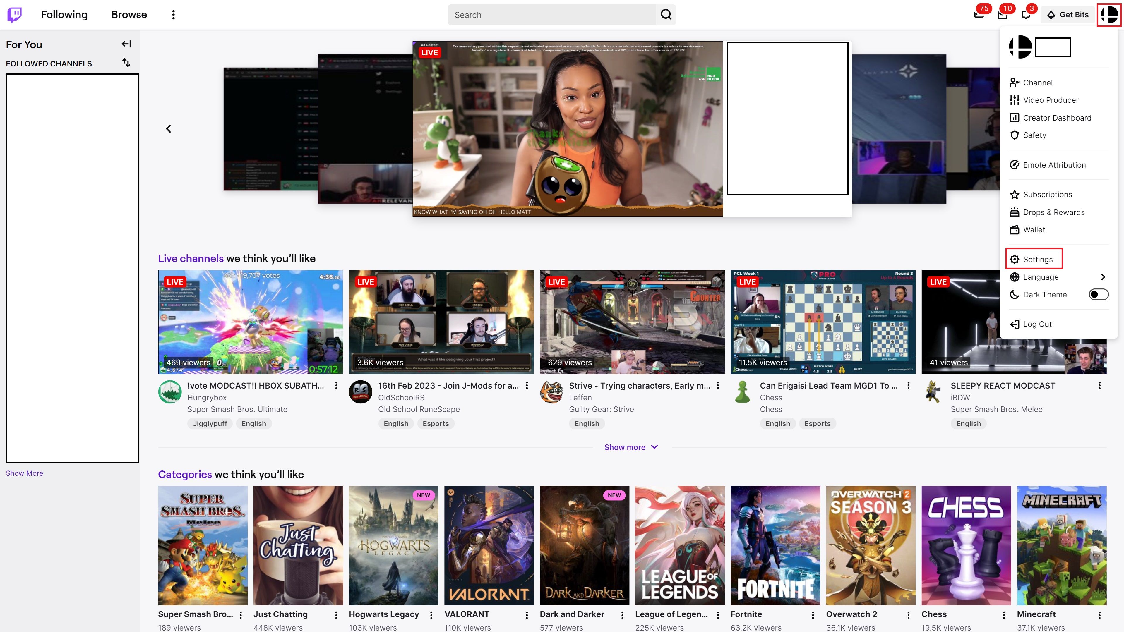 Cuplikan layar menunjukkan beranda Twitch.tv dengan drop-down opsi profil terbuka di kanan atas.  Kotak merah mengelilingi ikon profil di kanan atas dan opsi 'Pengaturan' di tarik-turun.