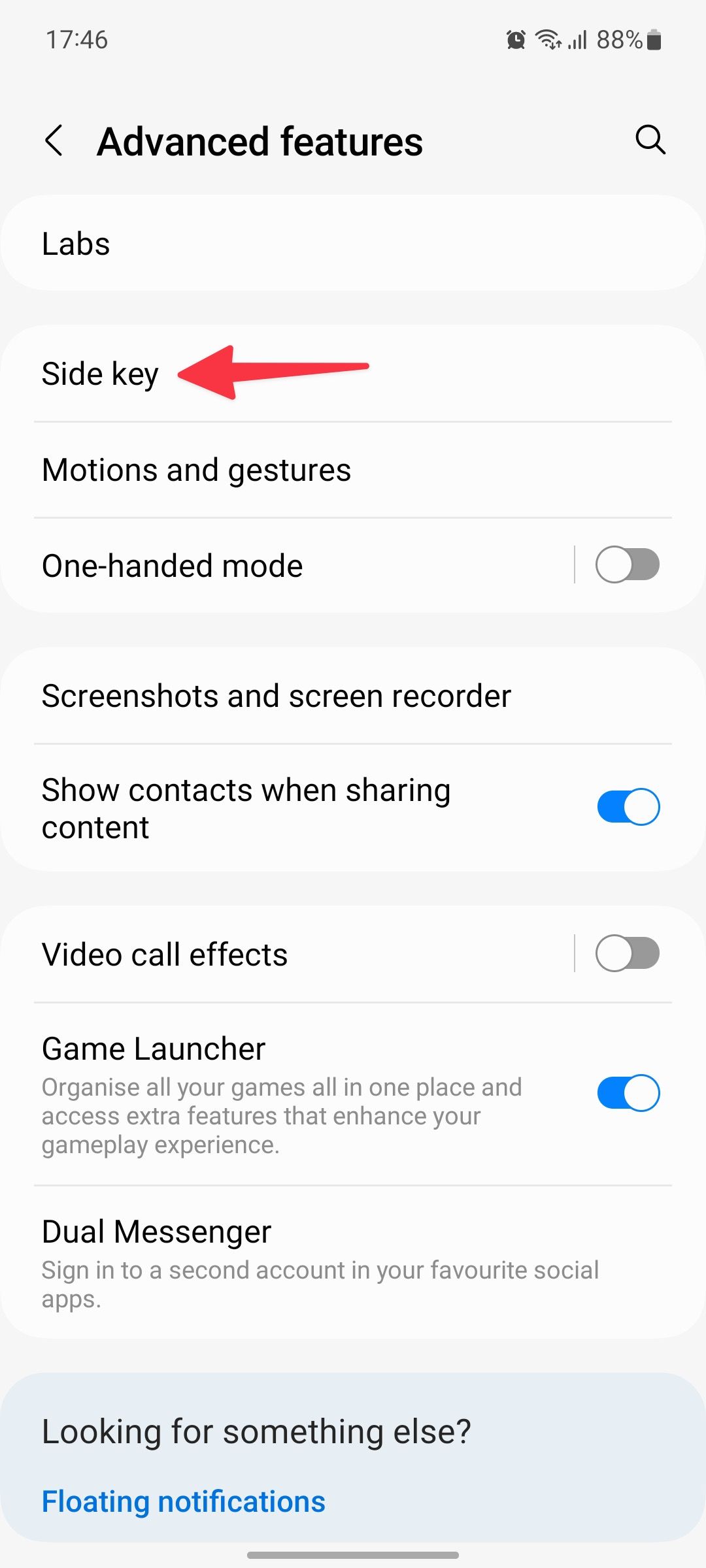 The Advanced features section in the Samsung Settings app with a red arrow pointing to the Side key option