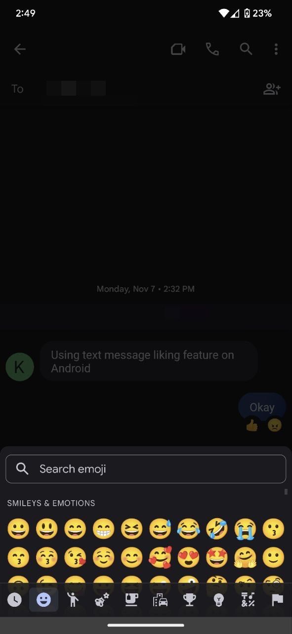 tangkapan layar menunjukkan semua reaksi emoji dalam pesan teks