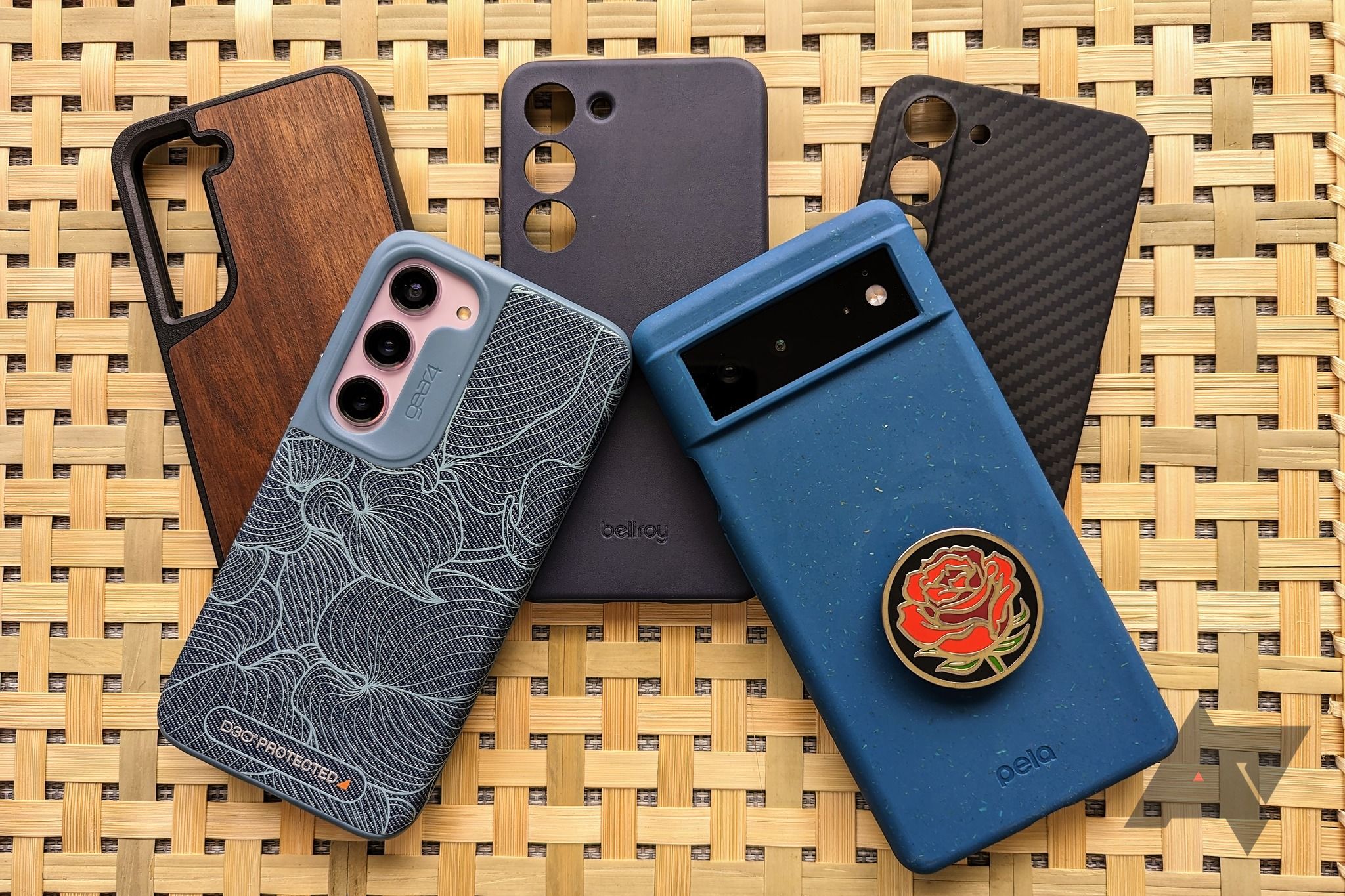 Cases made of Wood, fabric, leather, carbon fiber, and flax shive