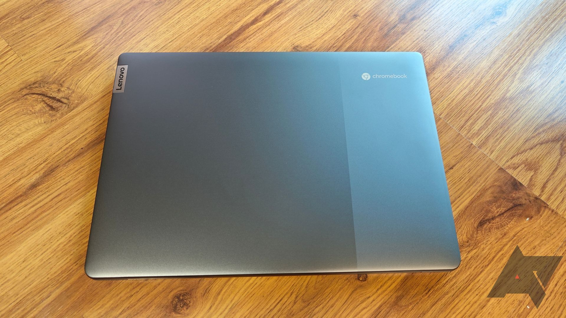 Tampa do Chromebook Lenovo IdeaPad 5i fechada