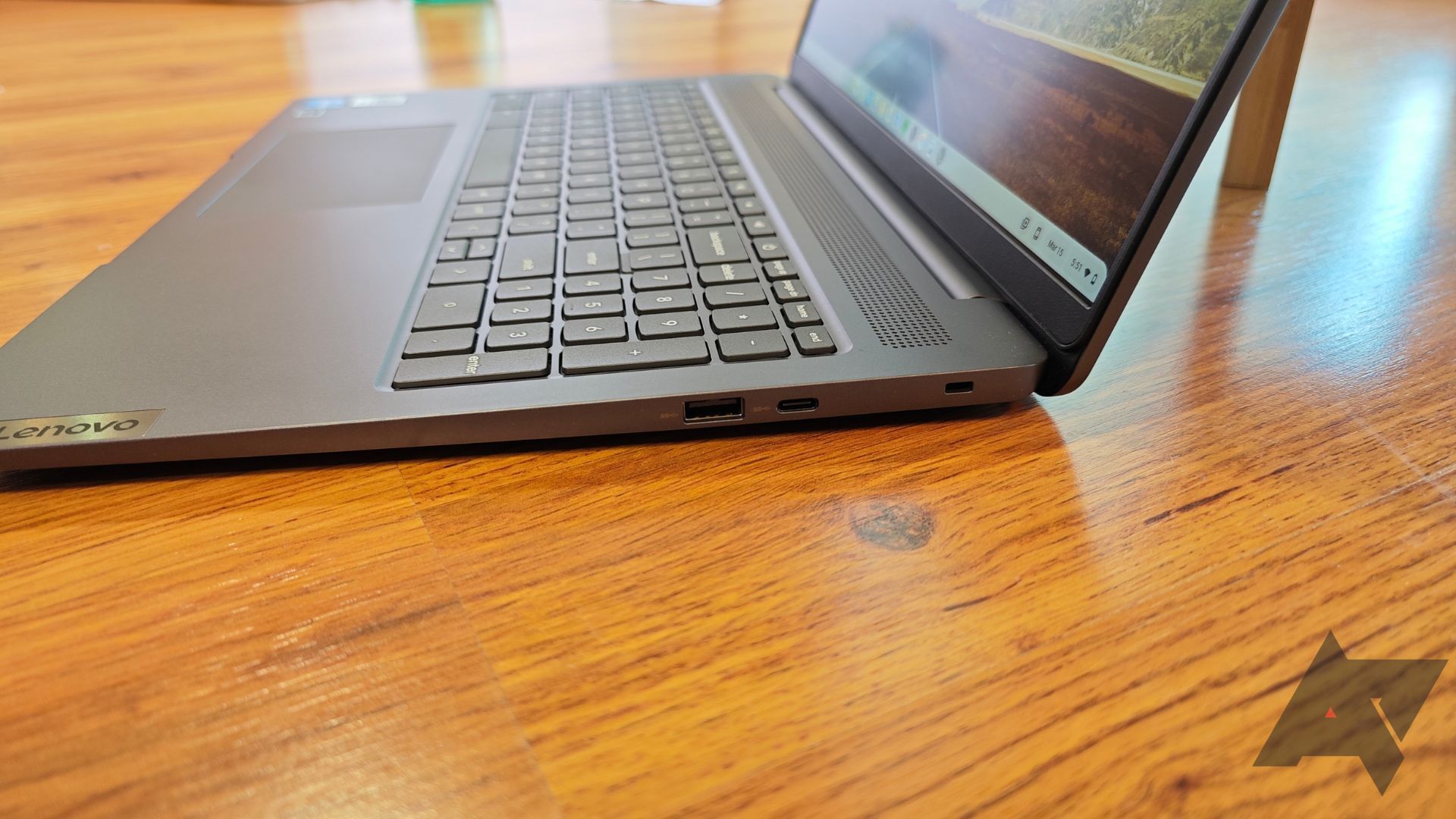 Lenovo IdeaPad 5i Chromebook Right Edge