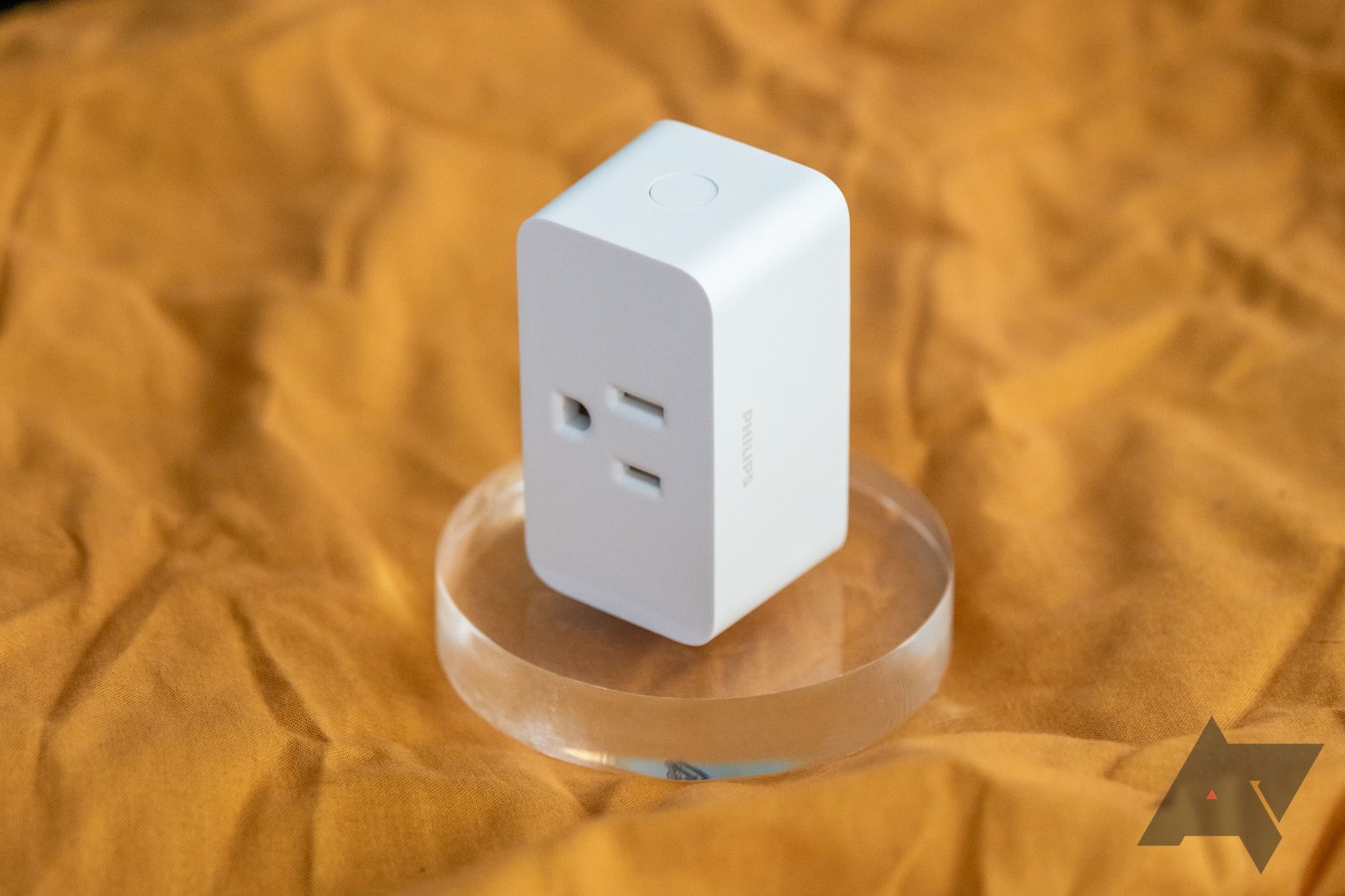 Customer Reviews: Philips Hue Smart Plug Wireless smart home outlet with  Bluetooth® at Crutchfield