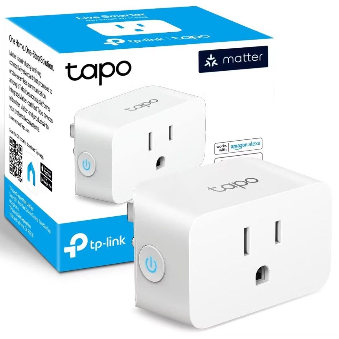 tp link tapo-p125 m smart plug angled and pictured beside packaging