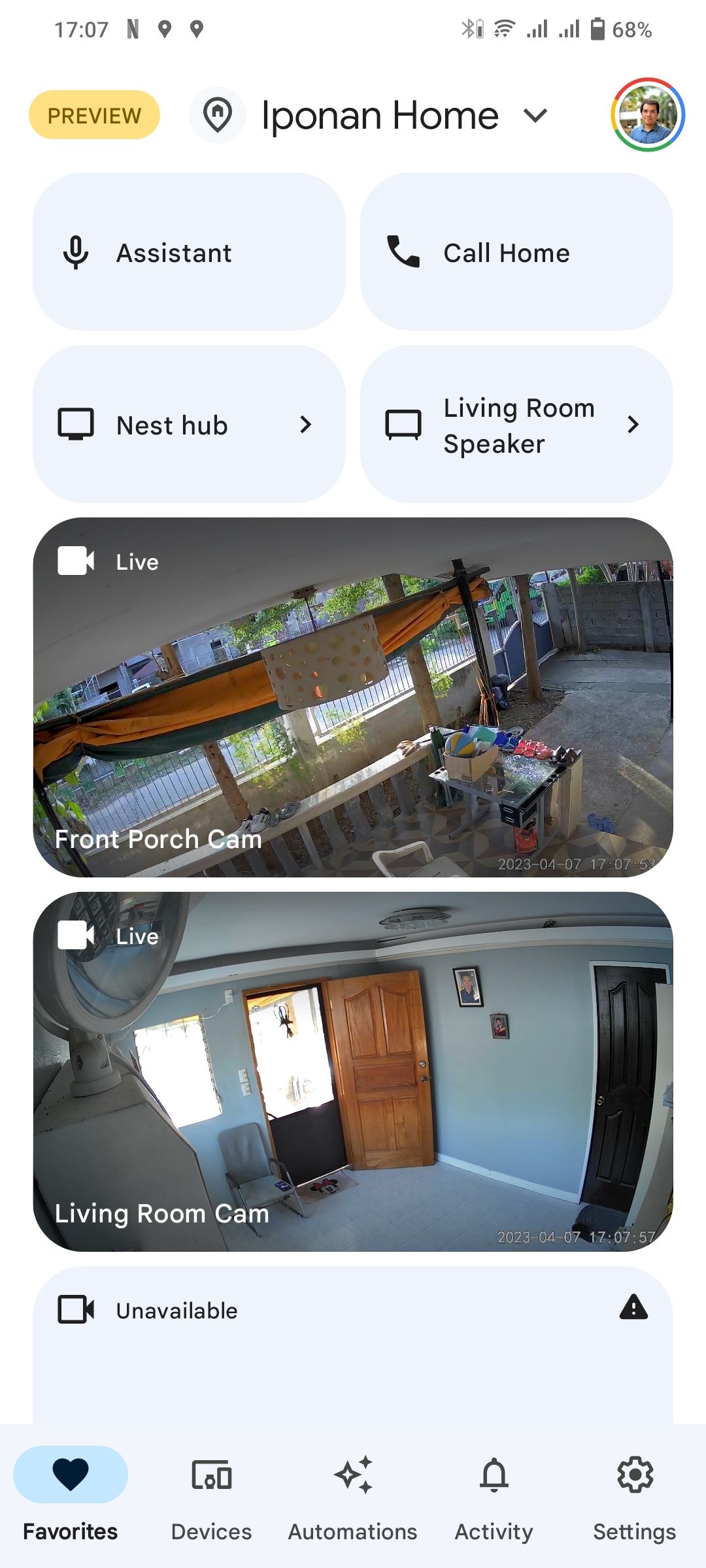Guia de favoritos do Google Home mostrando feeds ao vivo da câmera de segurança