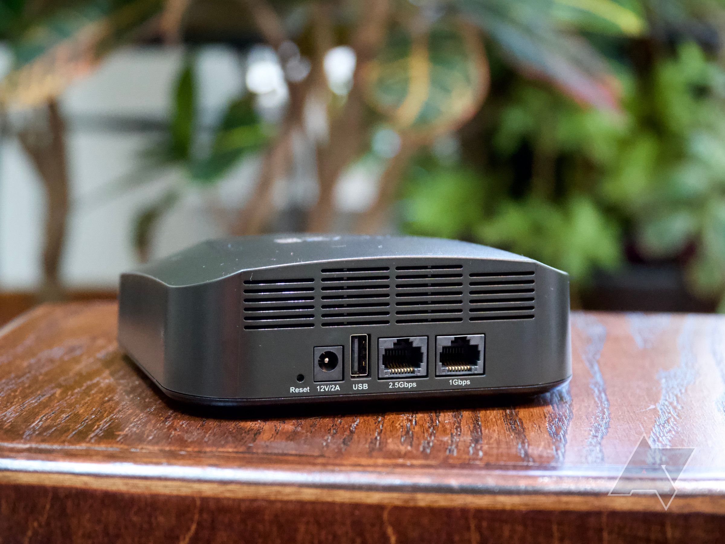 Wyze Mesh Router Pro with two Ethernet ports, one at 2.5Gbps, and an unused USB port