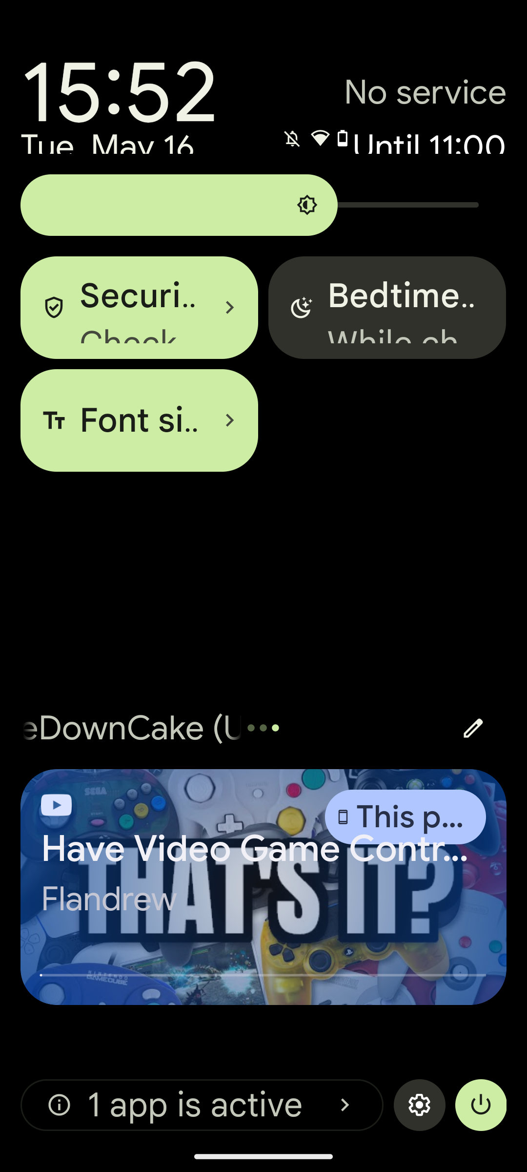 Screenshot showing the new Font Size quick settings toggle in the notification shade on Android 14 Beta 2