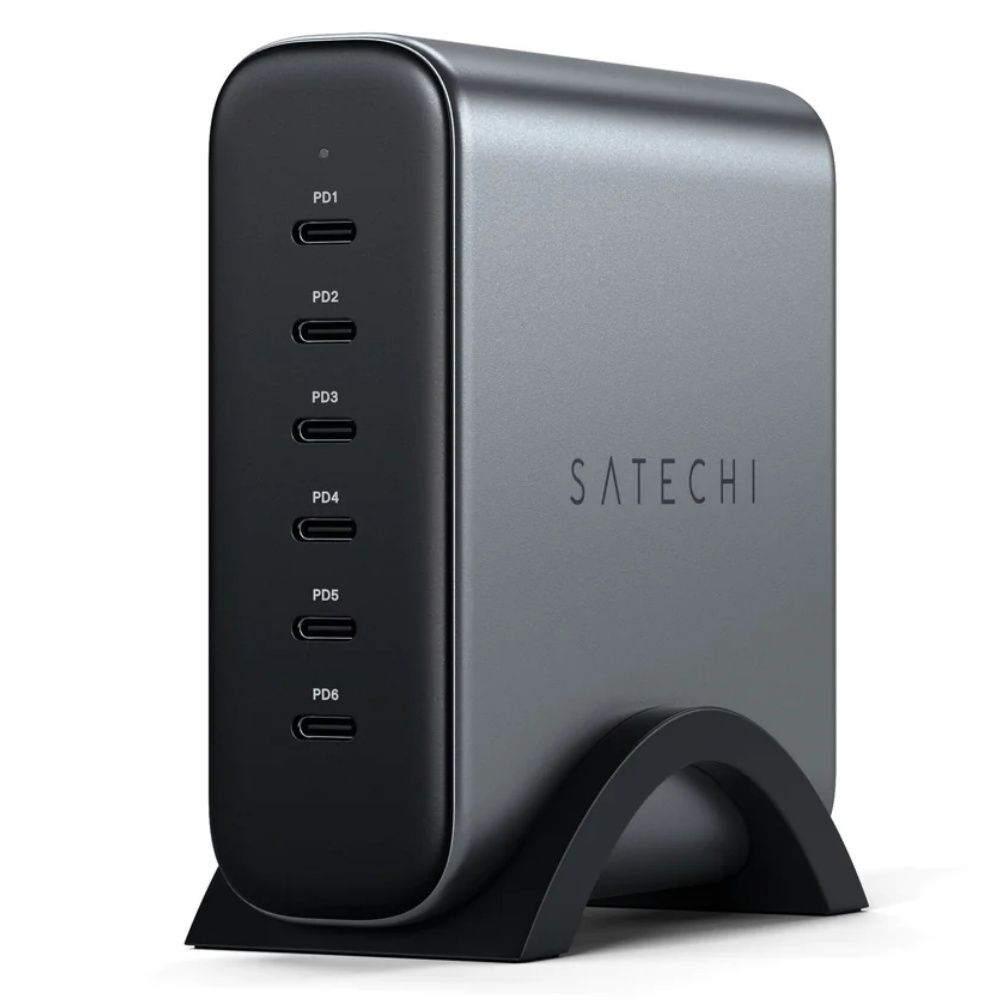 satechi 200w gan charger, angled view