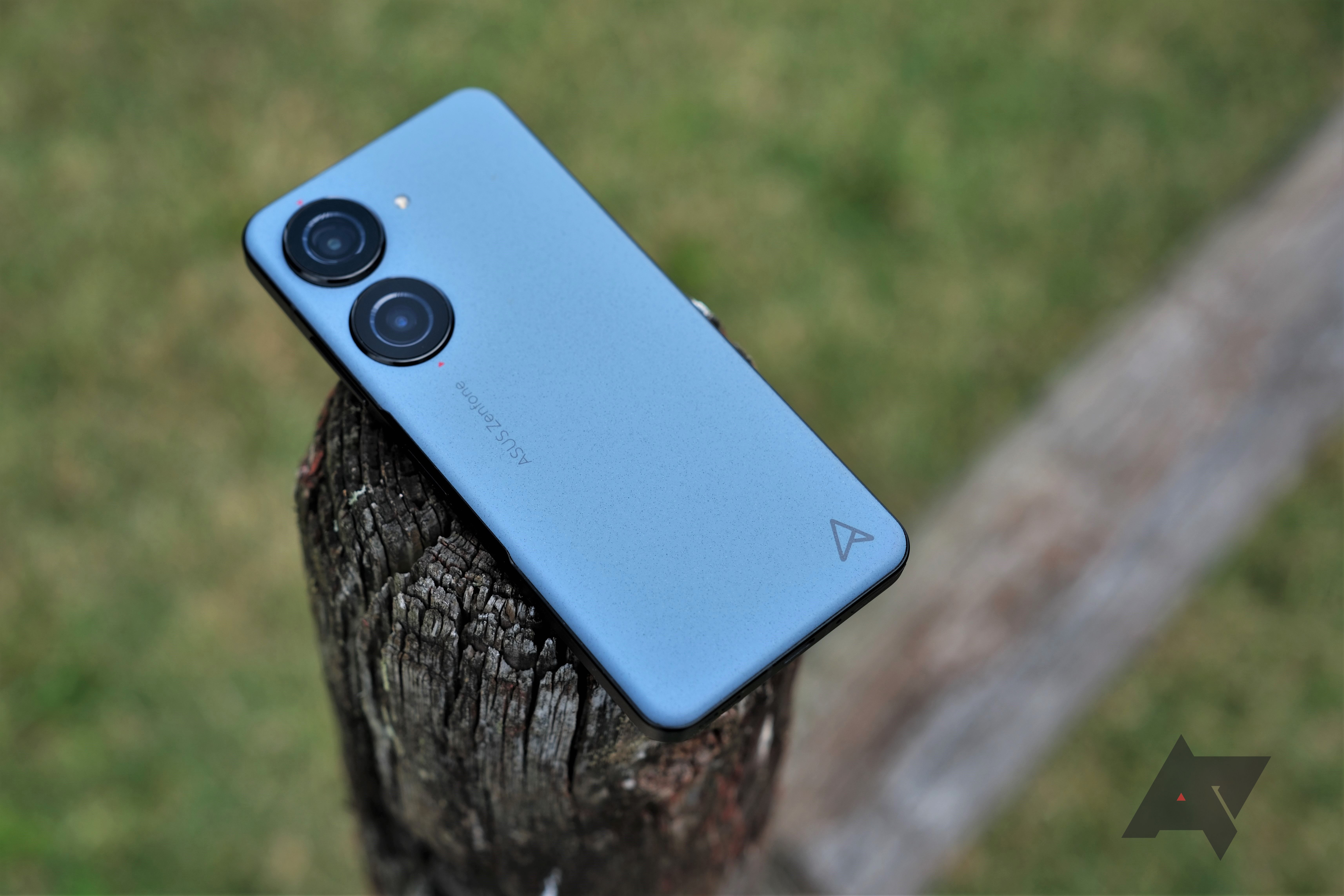 ASUS Zenfone 10 Phone Review