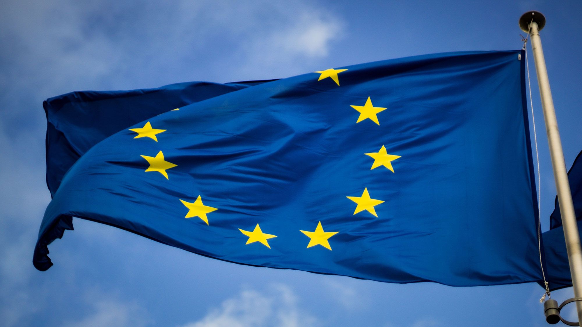 Google Perlihatkan Dana Kiriman sebagai Bukti Patuh pada Regulasi Transparansi UE yang Diberlakukan