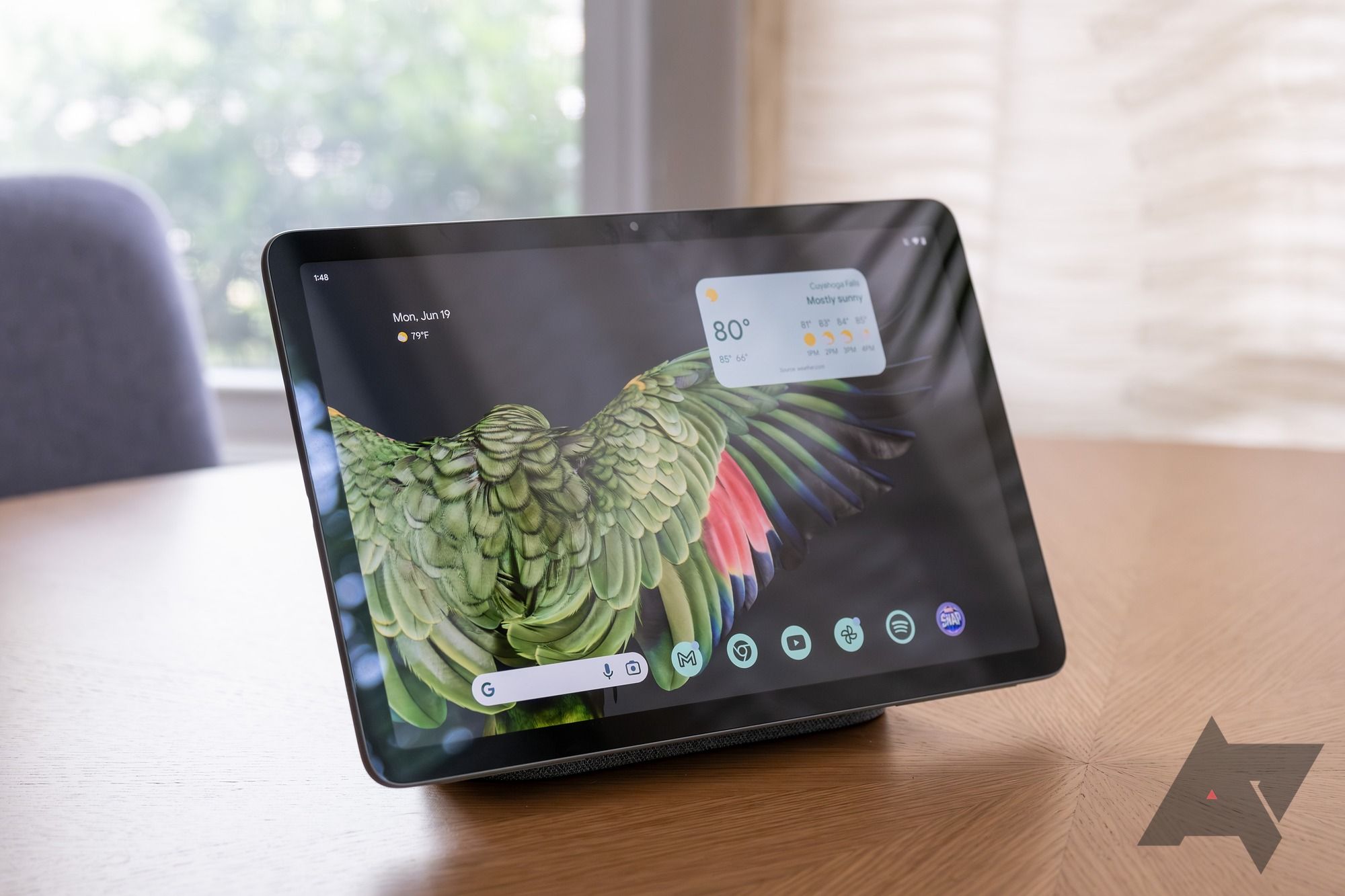 google-pixel-tablet-homescreen-on-stand