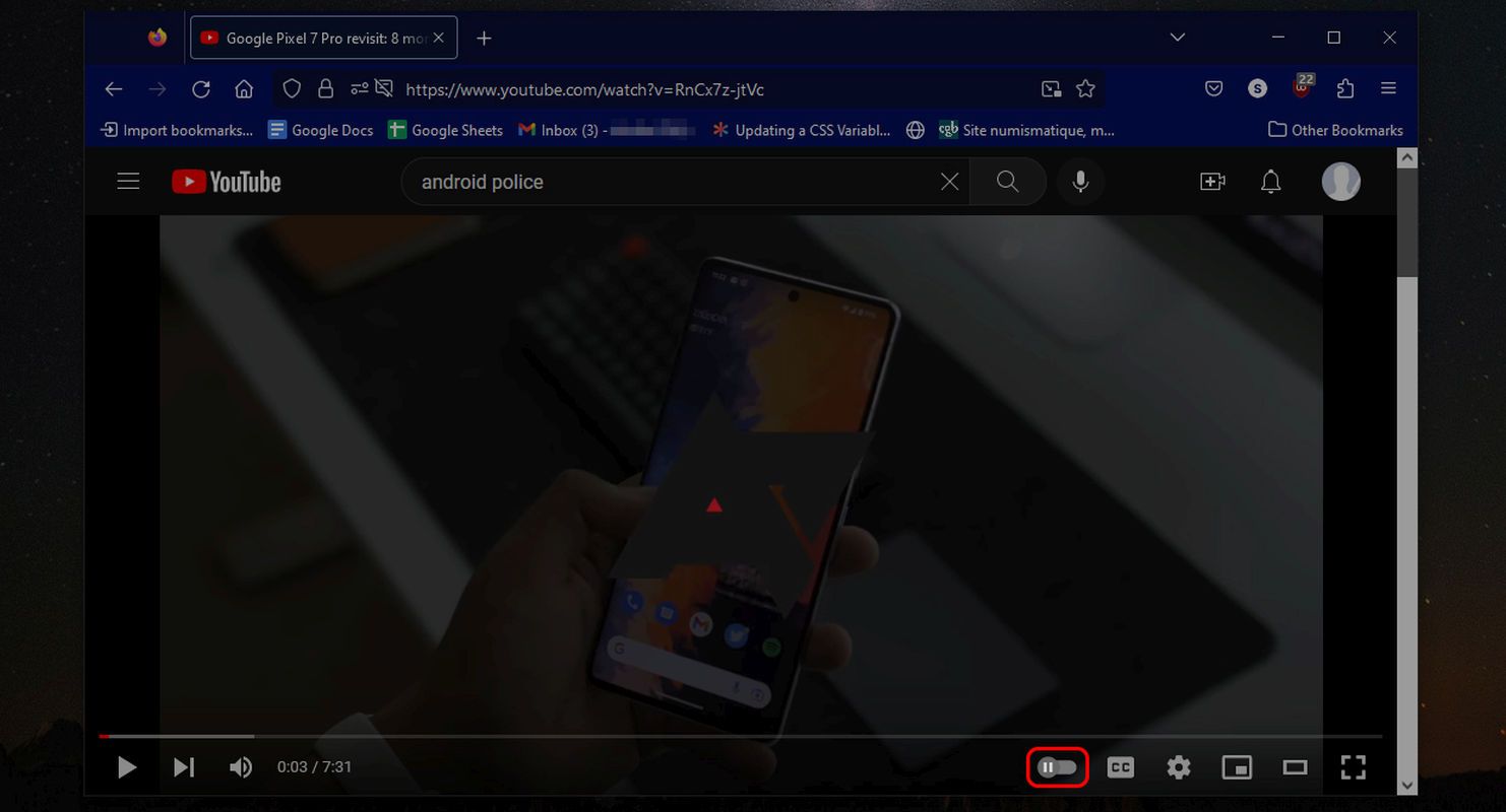 YouTube web video highlighting the autoplayback toggle