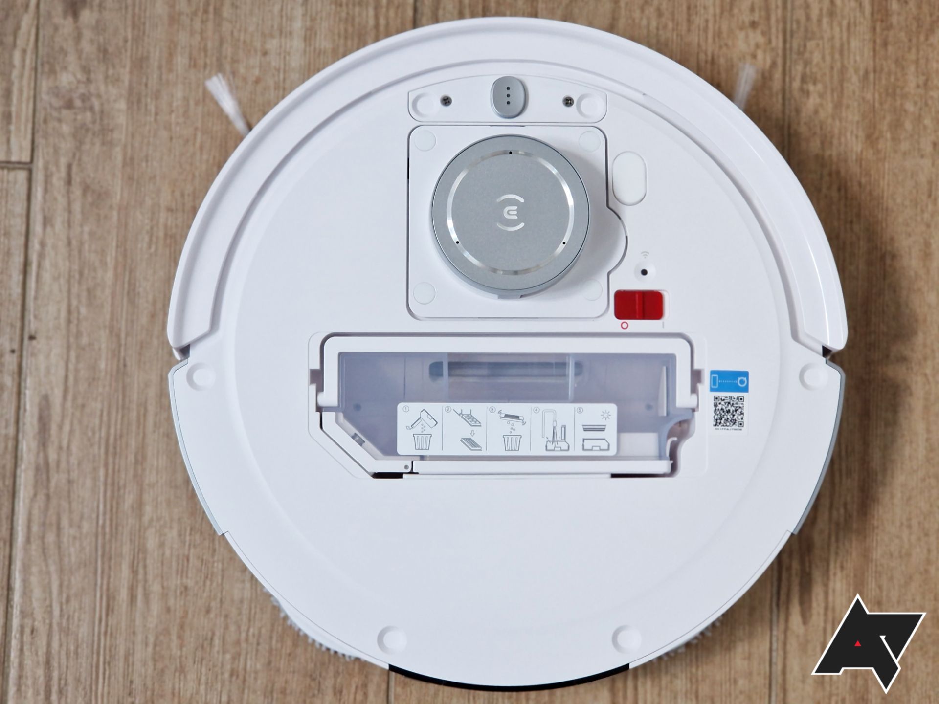 Ecovacs Deebot T20 Omni without its top cover