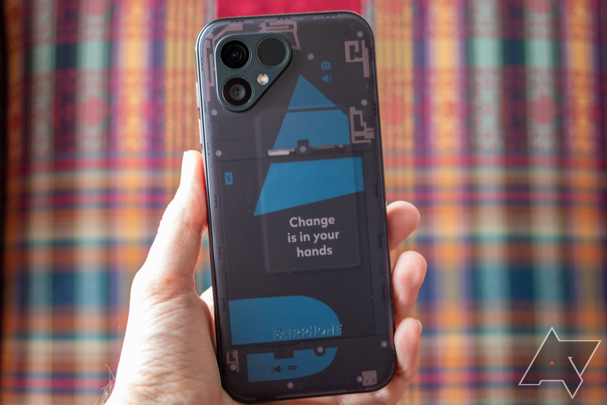 fairphone-5-back-on-colorful-background