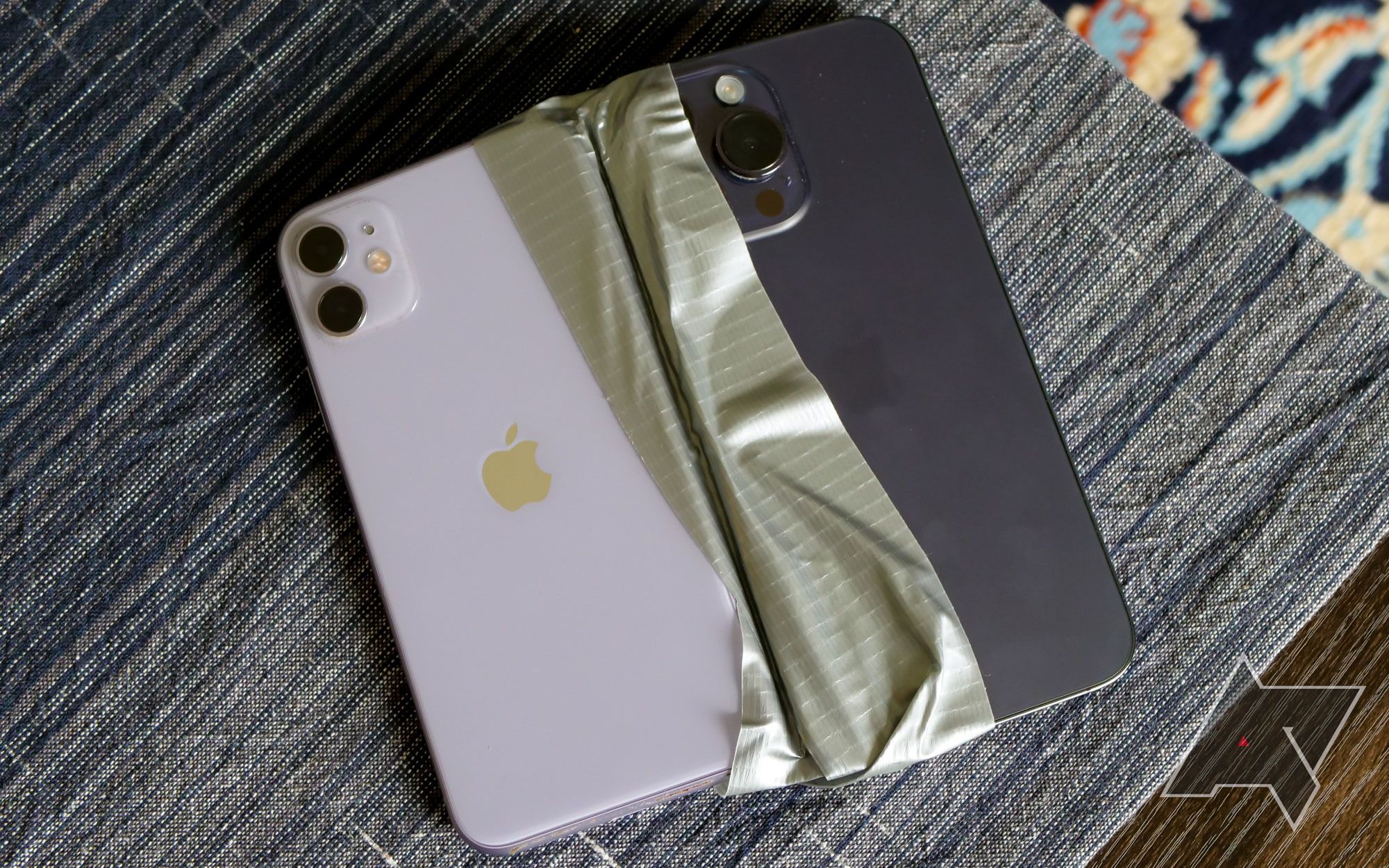 iphone-galaxy-z-fold-demo-4