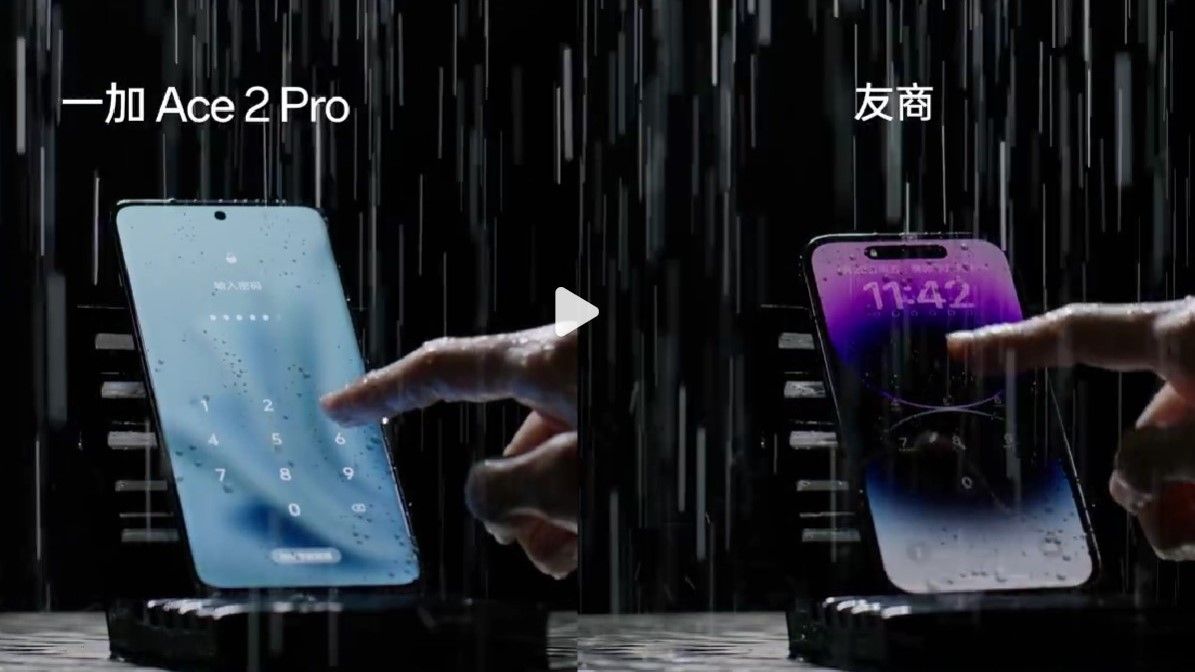 Contact test with water splash between the OnePlus Ace 2 Pro and the iPhone 14 Pro