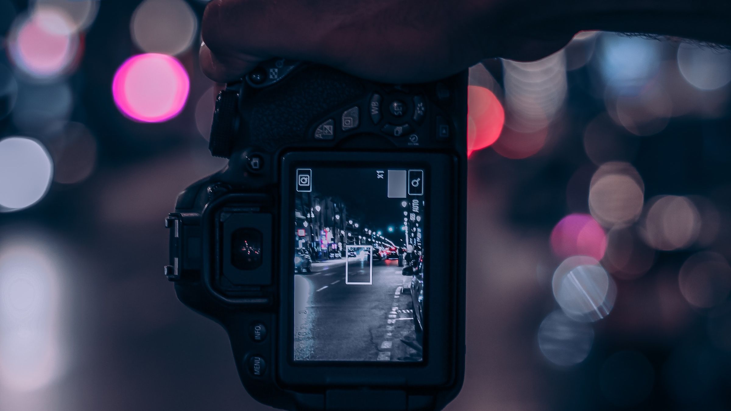 Seize RAW photos with DSLR