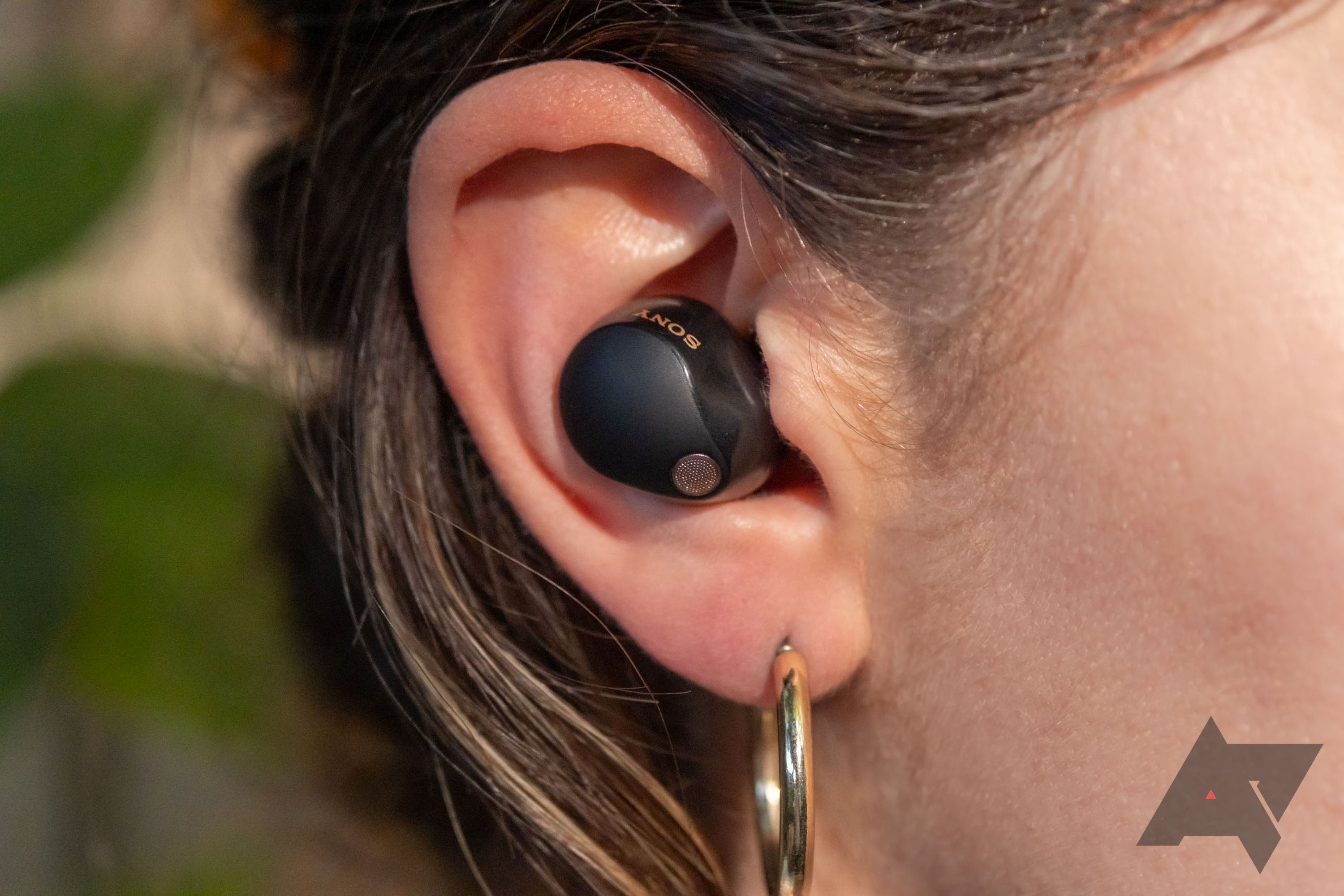 Compact Proprietary Processor Earbuds : Sony WF-1000XM5