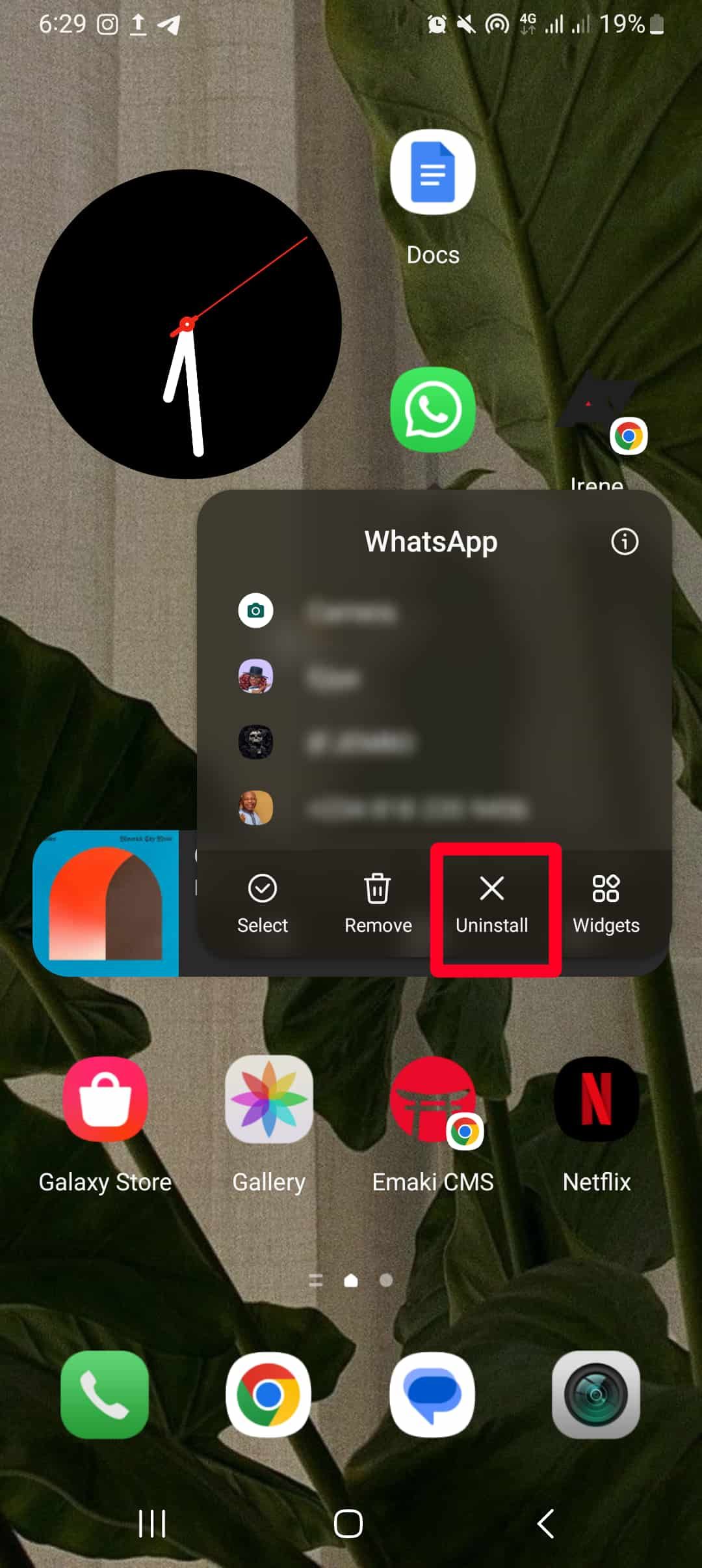 Uninstalling apps from the Android Home screen.