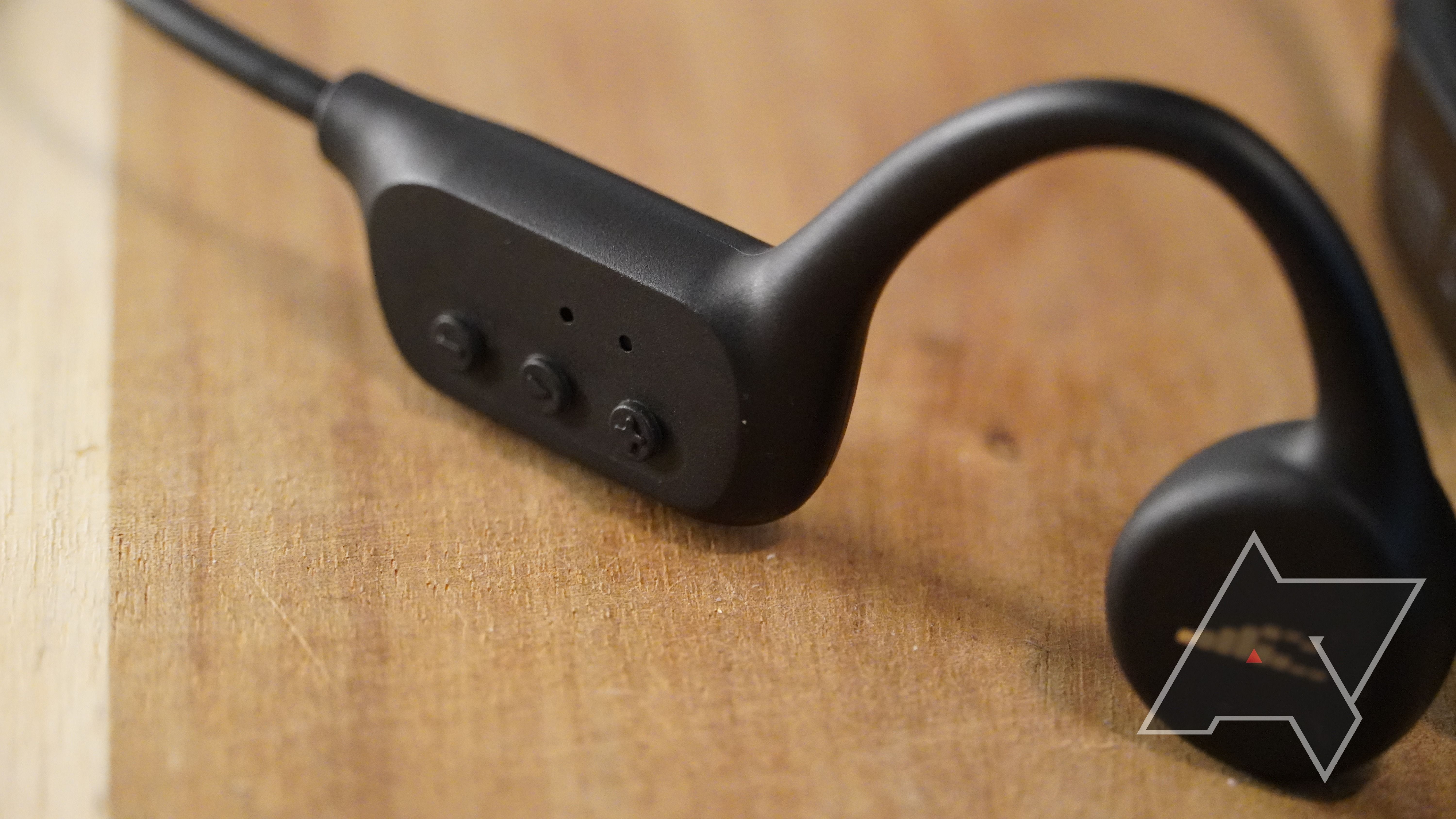 H2O Tri Pro bone conduction headphones' buttons