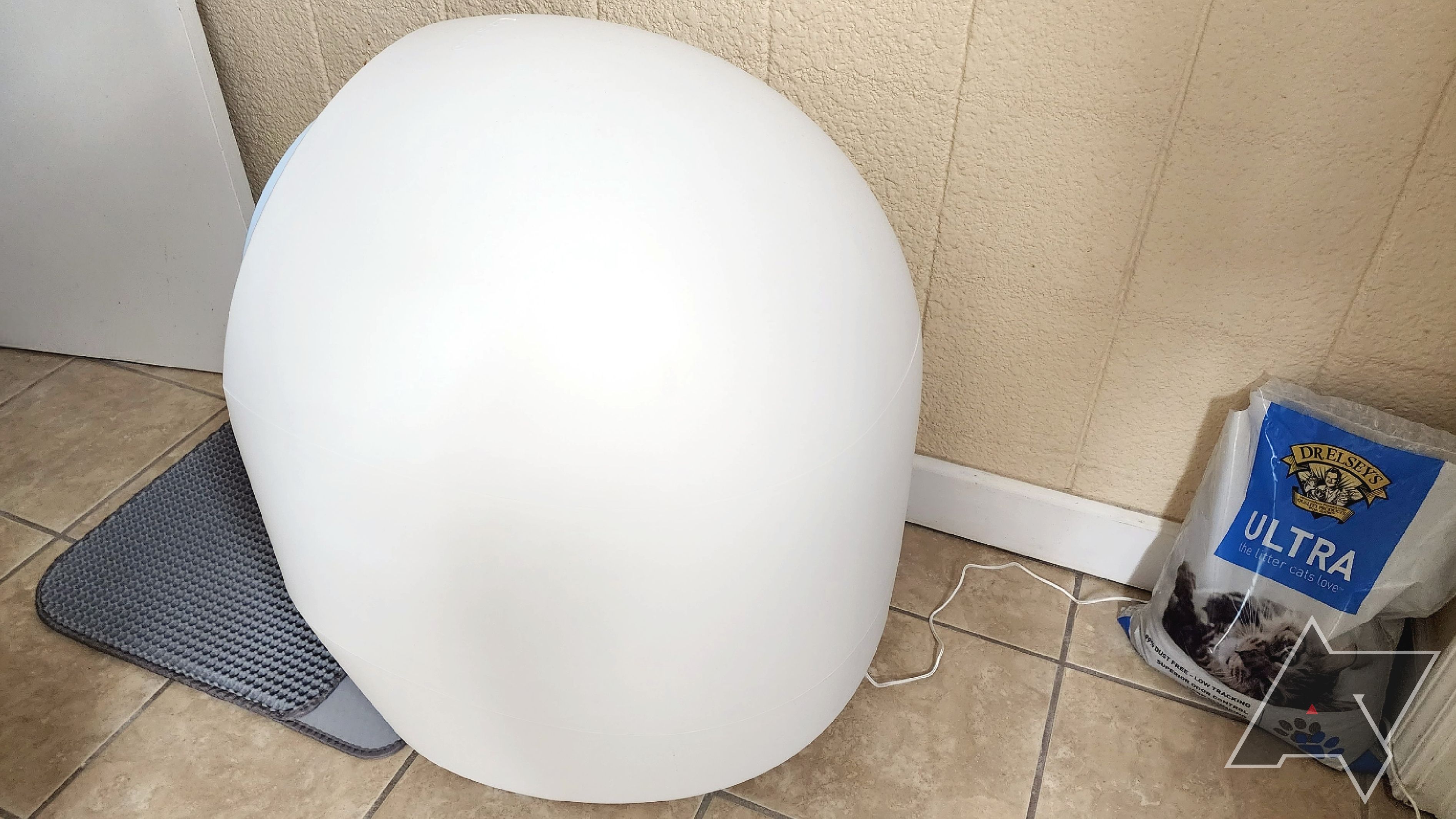 Leo's Bathroom bathroom Too Dapper Self-Cleansing Litter Box rounded facet and serve look