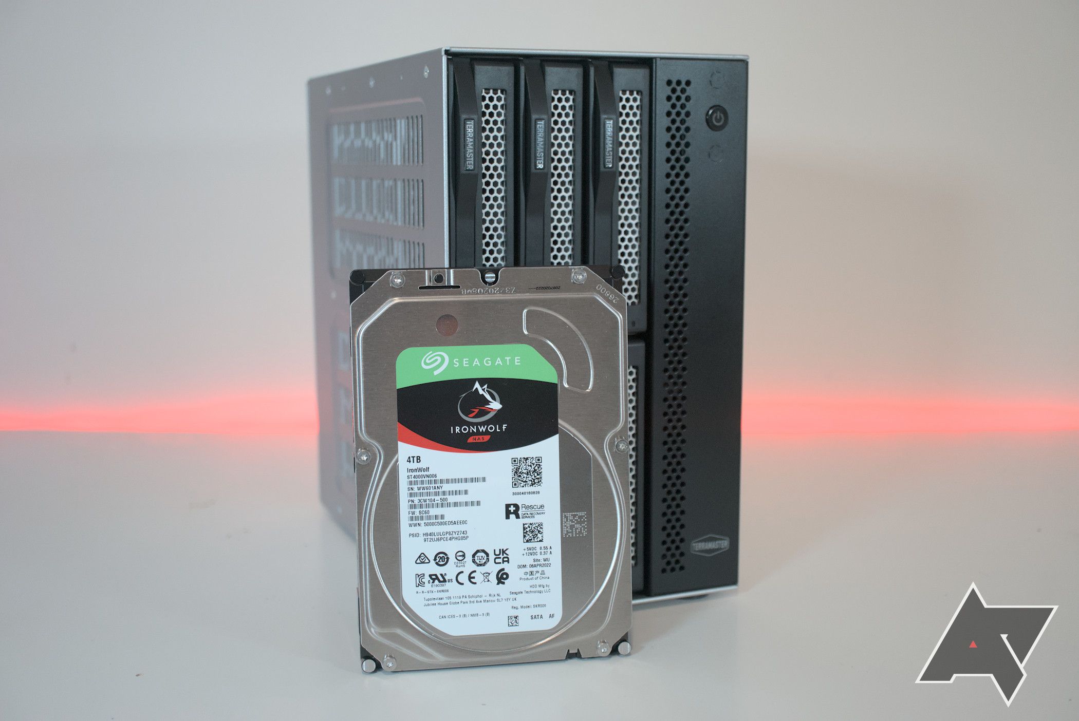 TerraMaster T6-423 with a Seagate NAS drive
