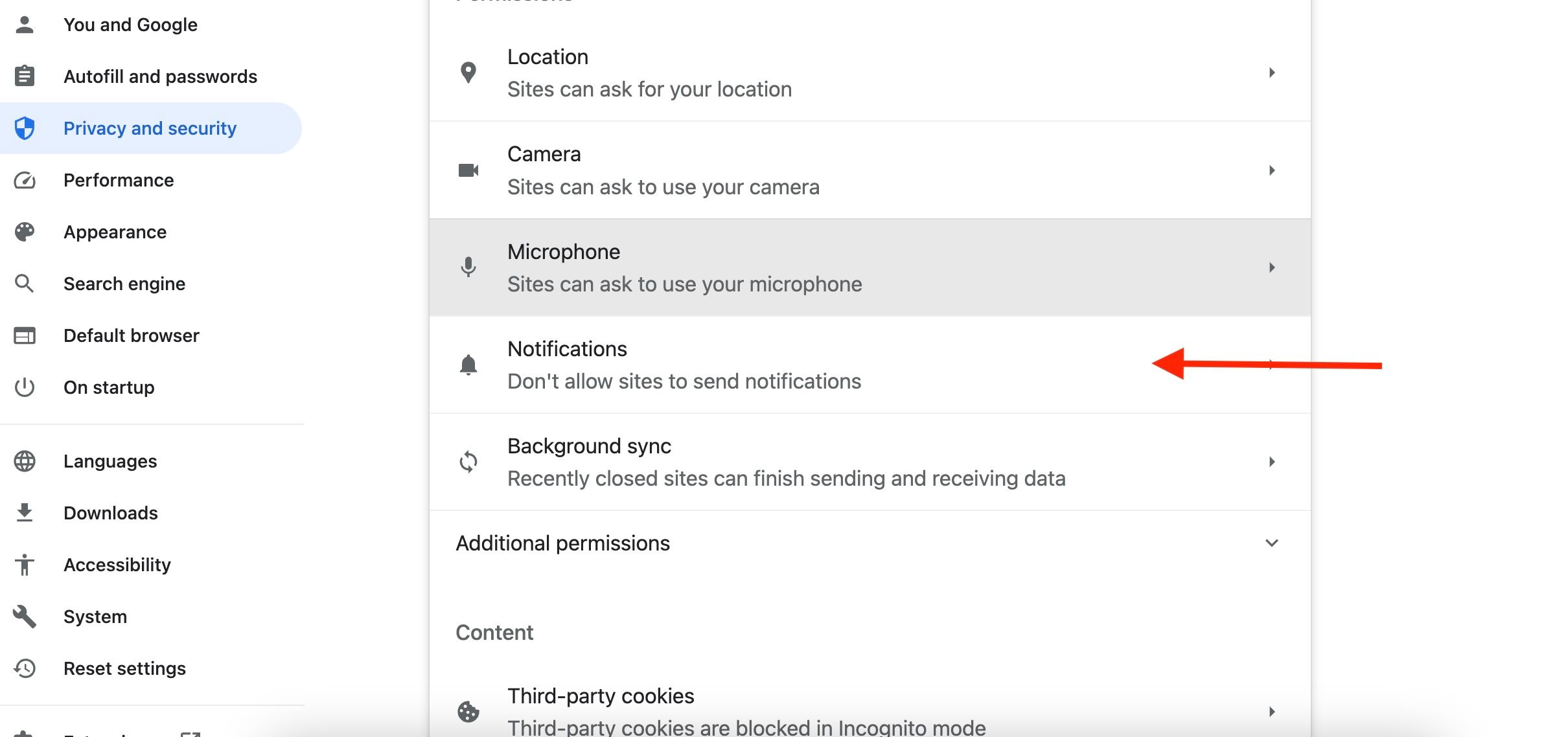 Chrome situation settings menu with a red arrow pointing to the notifications risk.