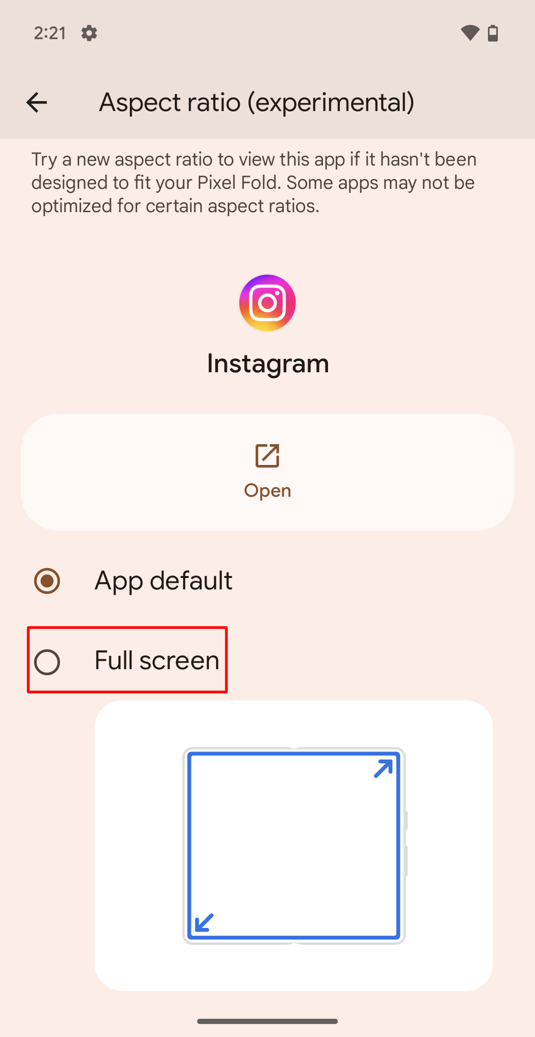 Selecting the Full screen aspect ratio option for the Instagram app on a Google Pixel Fold