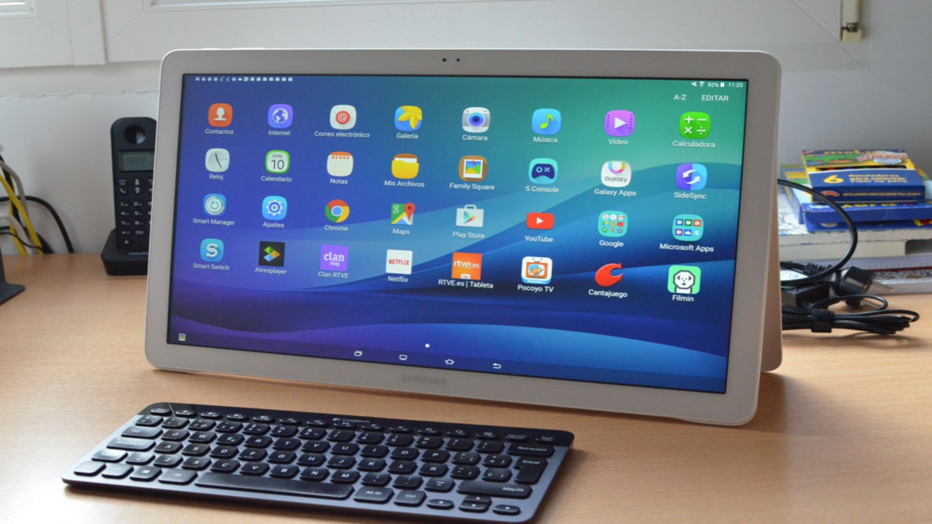 Samsung Galaxy View open with the icons showing, and a keyboard next to it