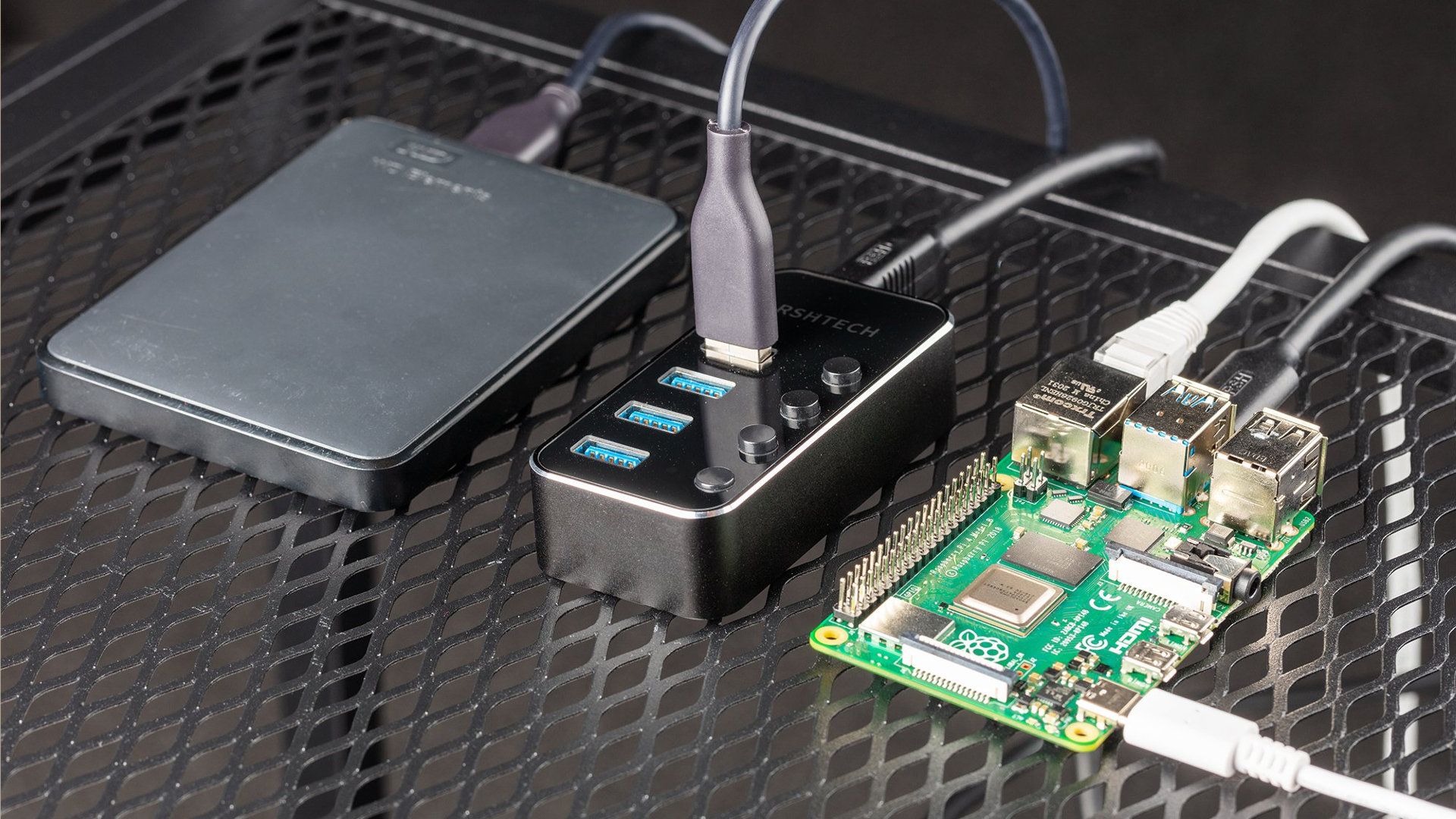 A Raspberry Pi computer is used to build a NAS.