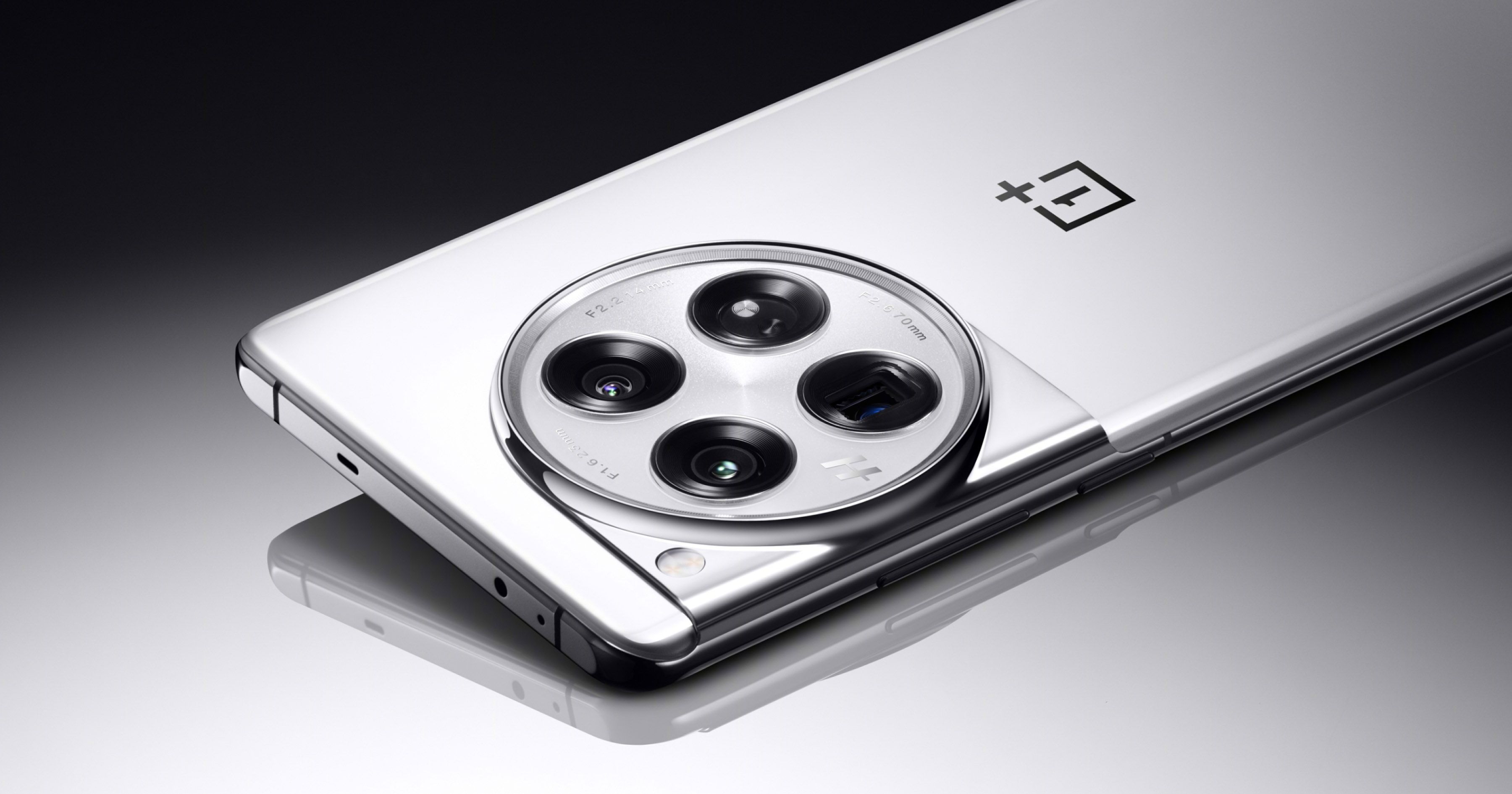 OnePlus-12-in-glacial-white