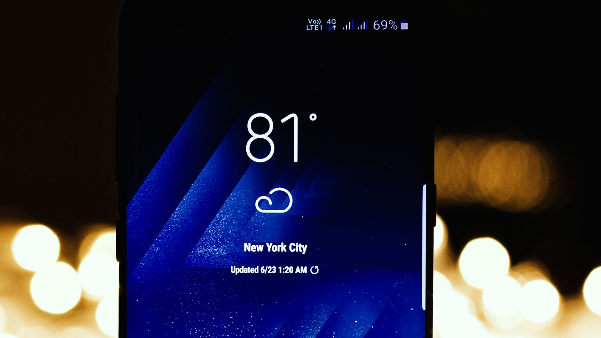 A Samsung phone screen showing voLTE enabled, location, and weather 