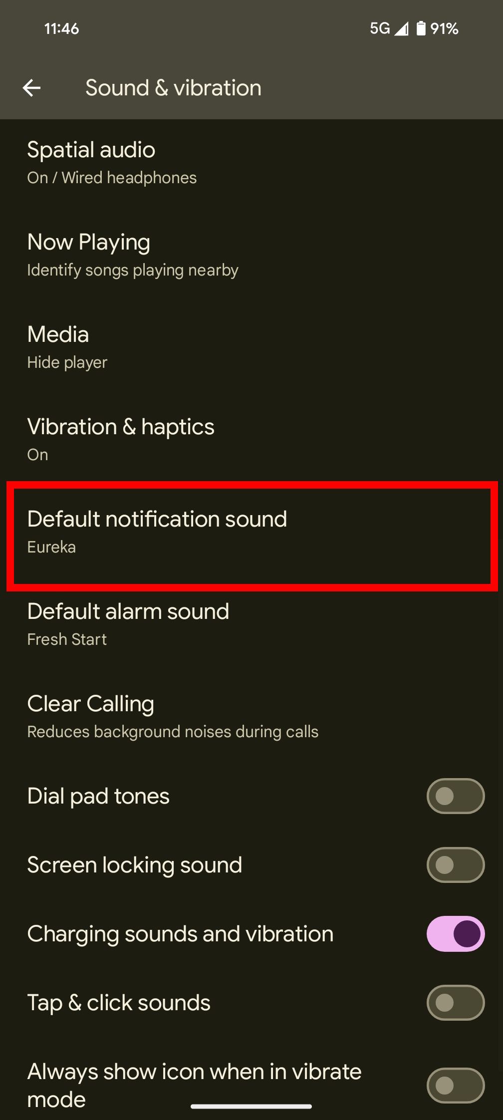 Garis persegi panjang berwarna merah di atas suara notifikasi default pada pengaturan Suara & getaran di ponsel Android